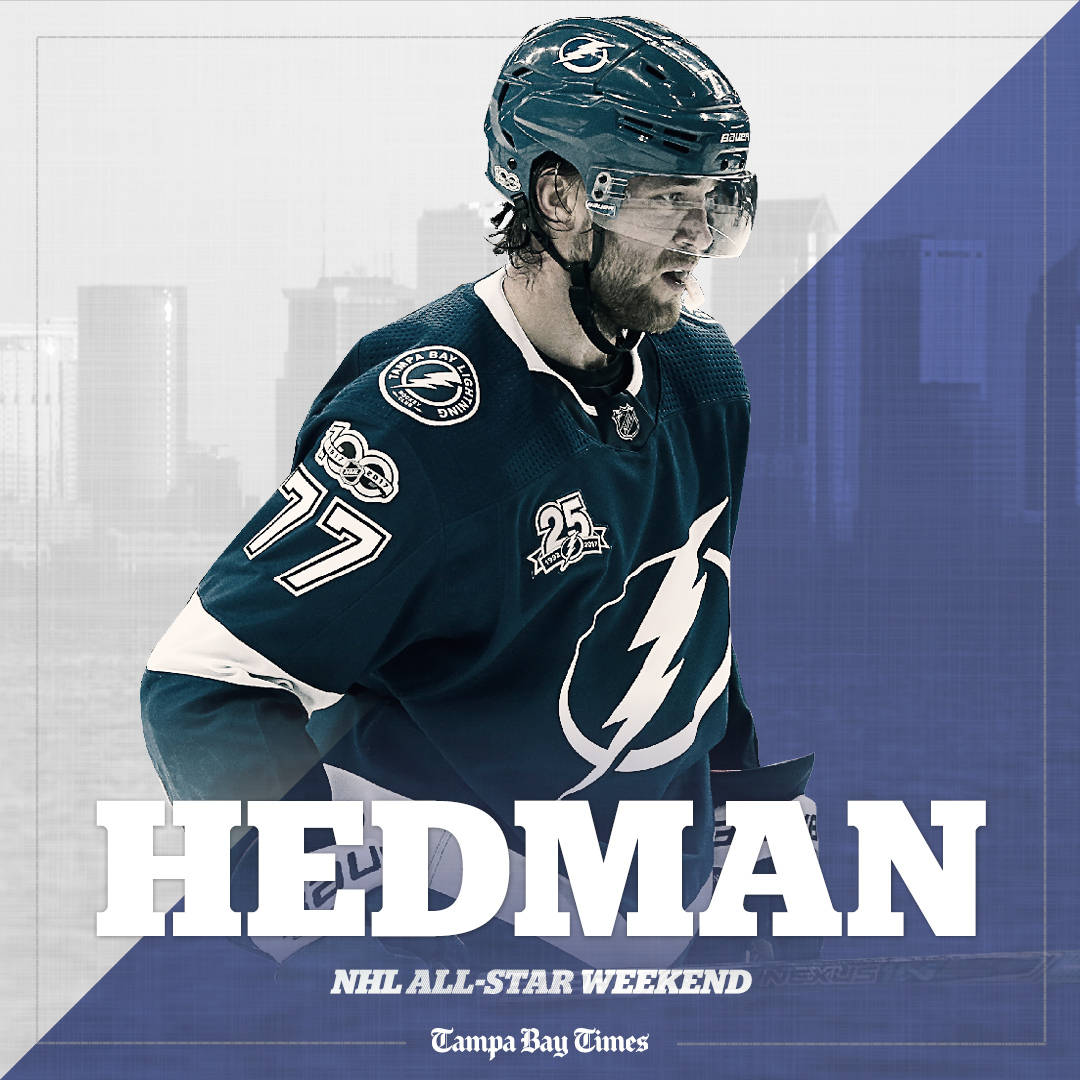 在NHL全明星週末穿著坦帕灣閃電隊裝備的冰球運動員。