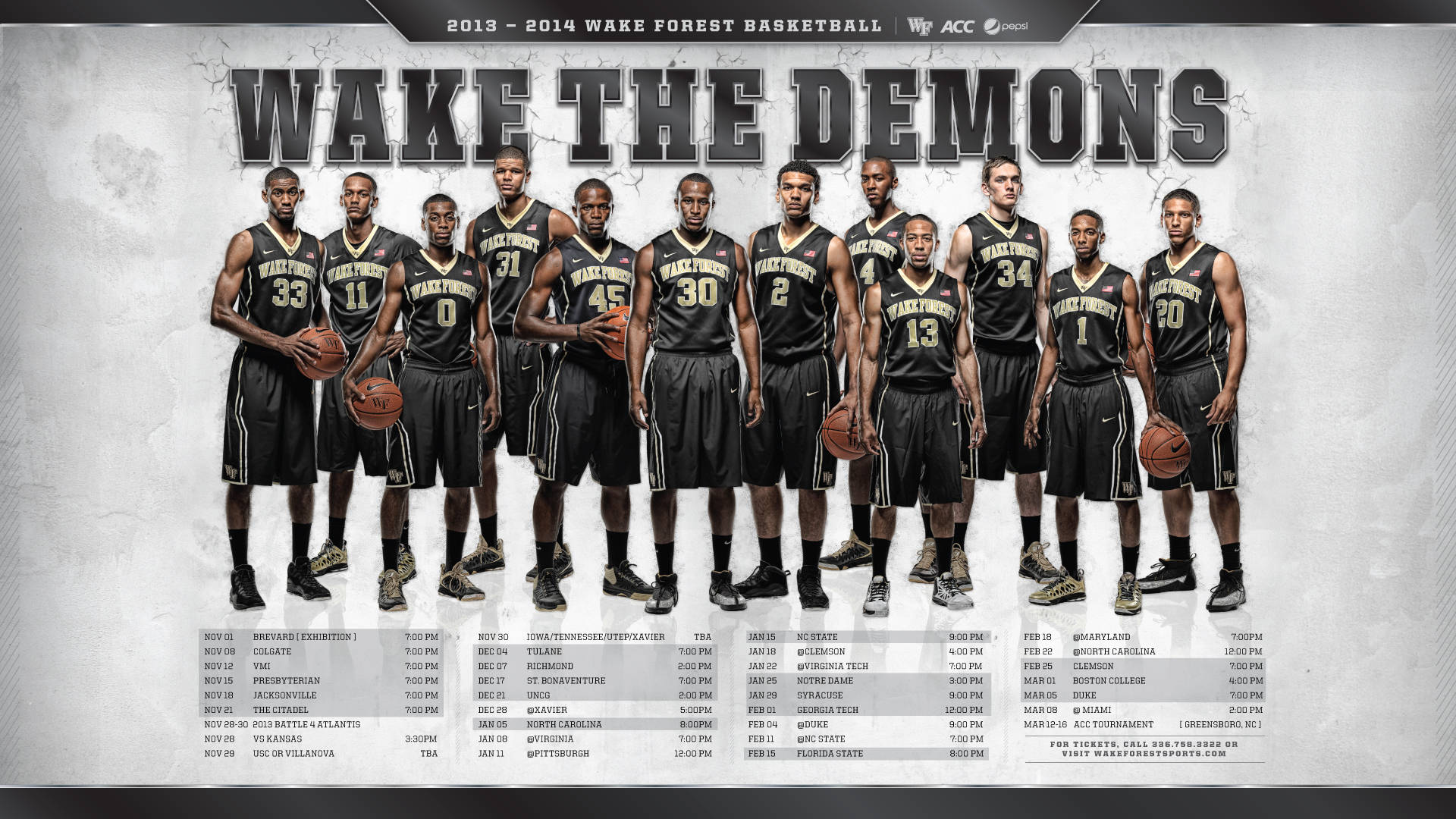 Wake Forest Demon 籃球隊身穿黑色制服，手持籃球和比賽日程擺姿勢。