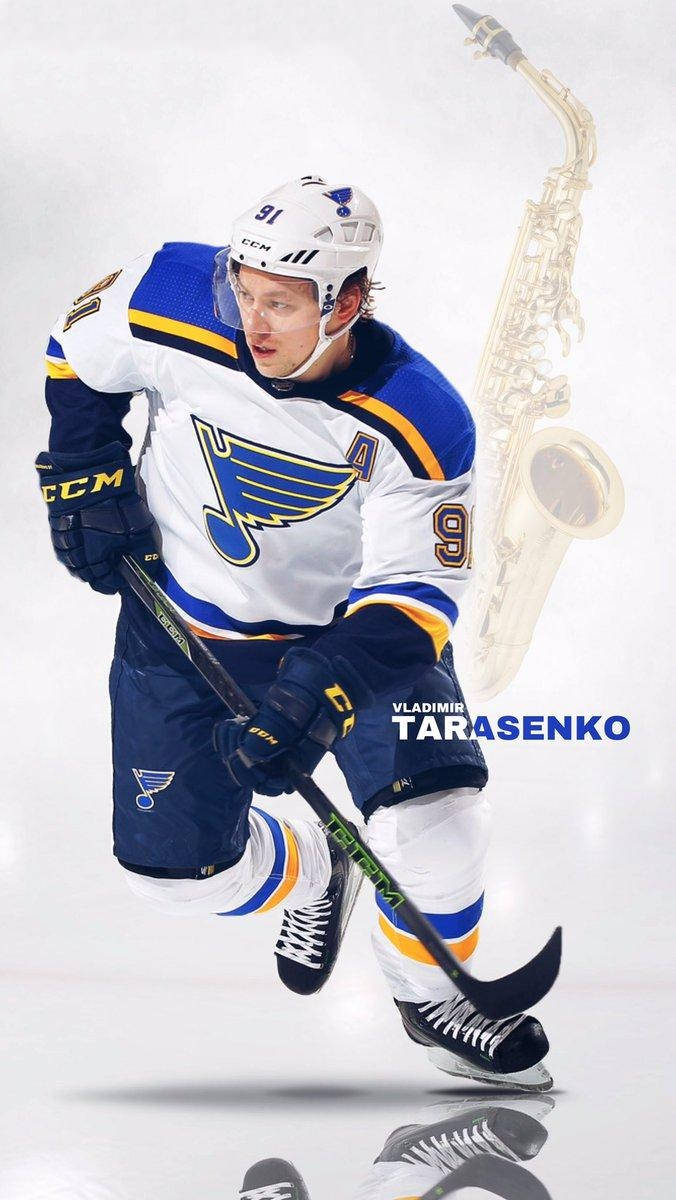 冰球運動員Vladimir Tarasenko與漂浮的薩克斯風一起溜冰。