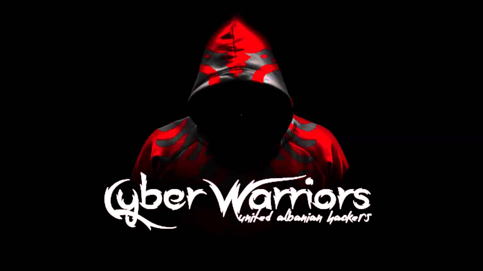 匿名戴兜帽的人物穿著紅色數碼迷彩，帶有「Cyber Warriors」文字。
