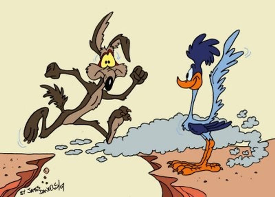 綿羊犬威爾·E·科伊ote與路跑者卡通畫 壁紙 — Wile E Coyote 瘋狂地追趕著快速的 Road Runner，在沙漠峽谷中留下一道塵土痕跡。