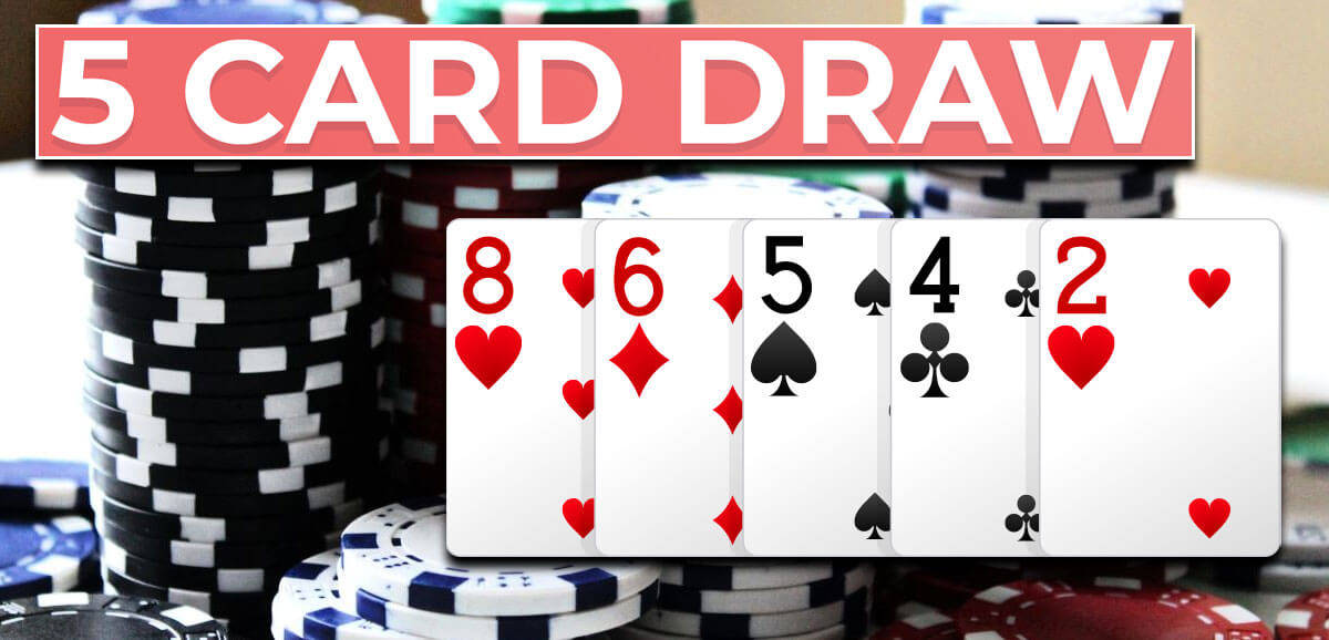 五張撲克牌和籌碼堆，附有 5 CARD DRAW 橫額。