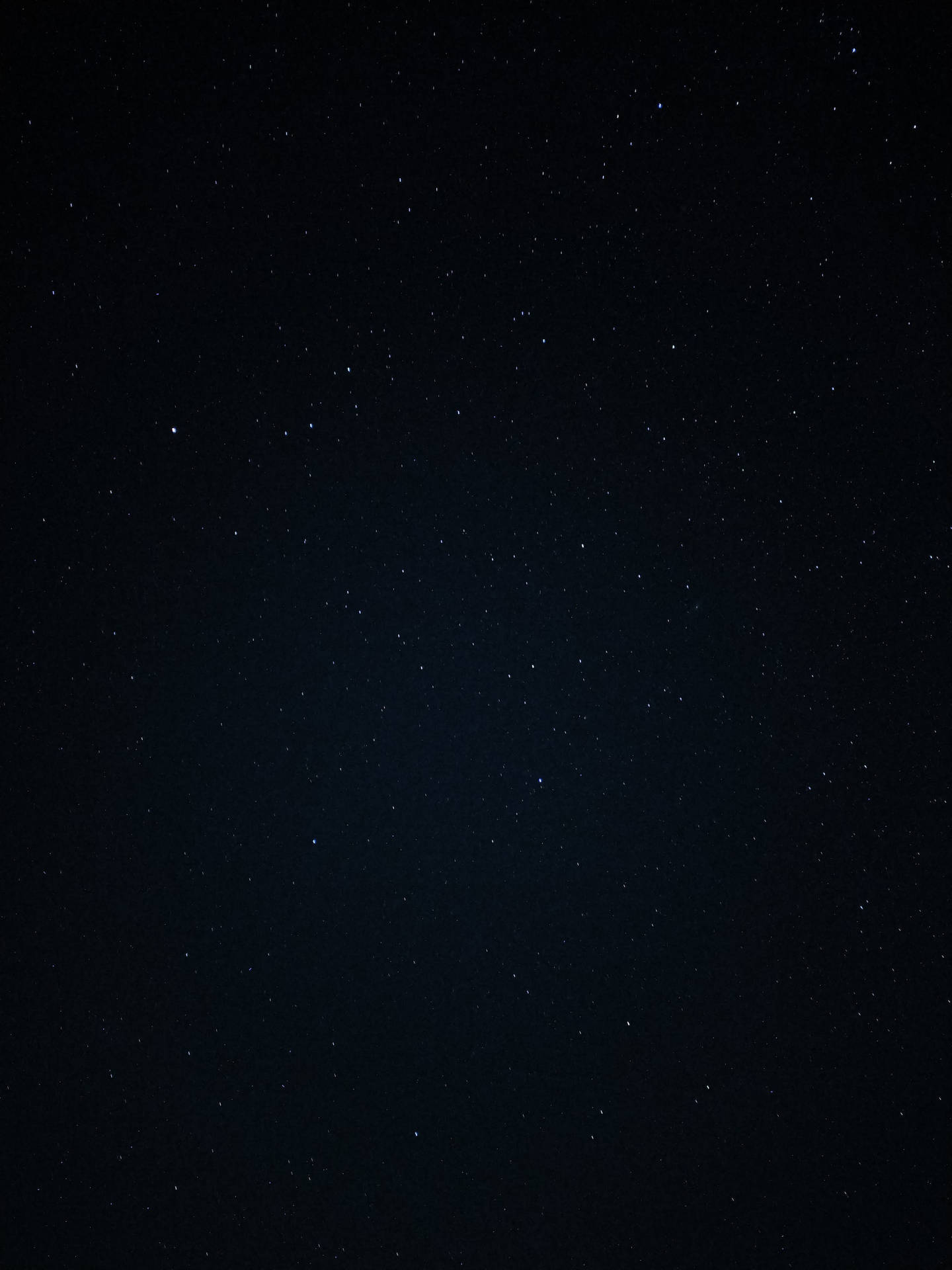 在深靛藍色的虛空中，有無數星星的星空。