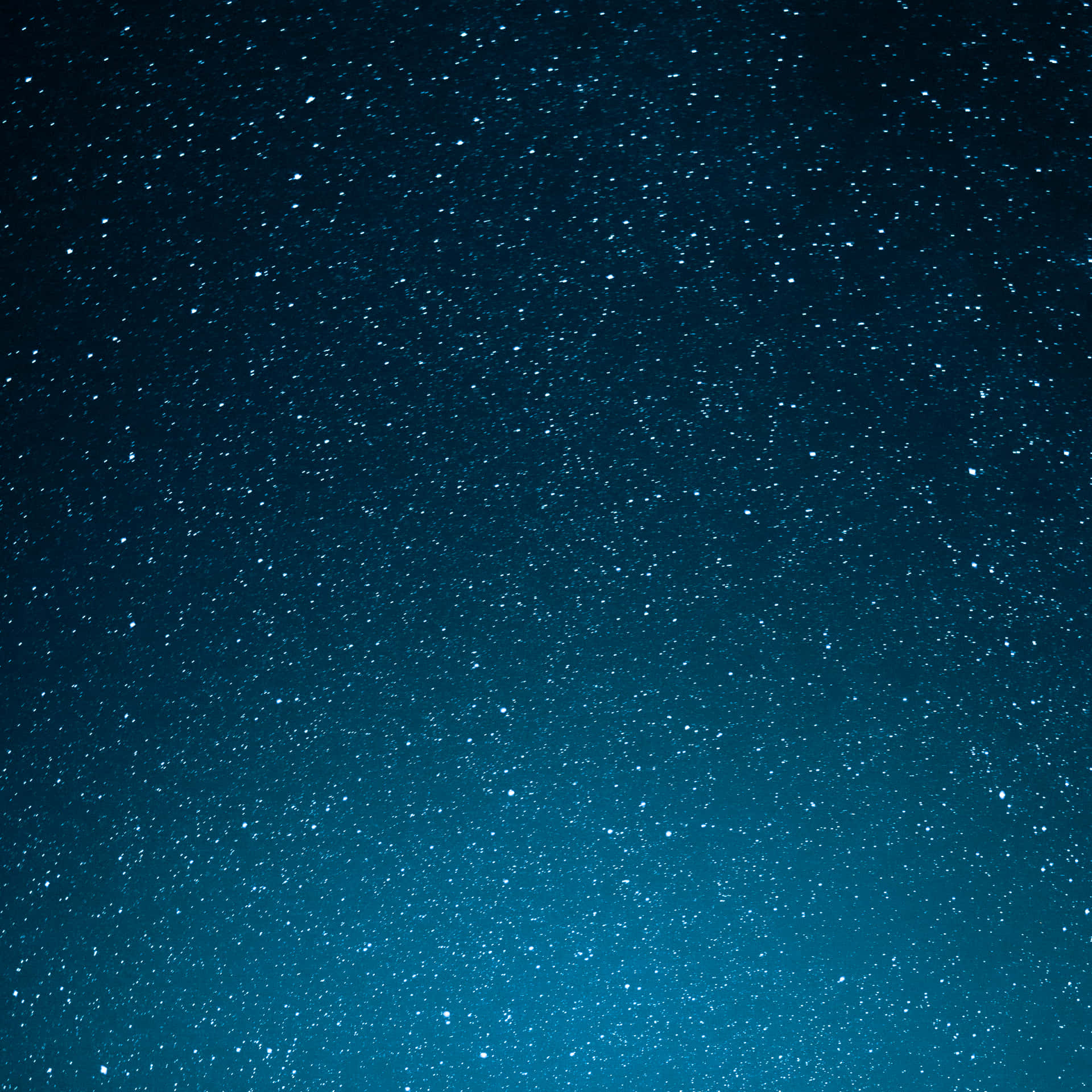 星空夜空，藍色漸變消失在黑暗中。
