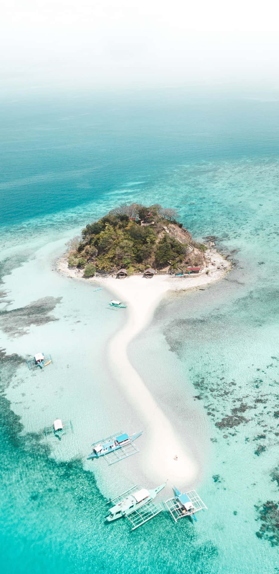 熱帶島嶼，白色沙洲，碧綠海水，船隻