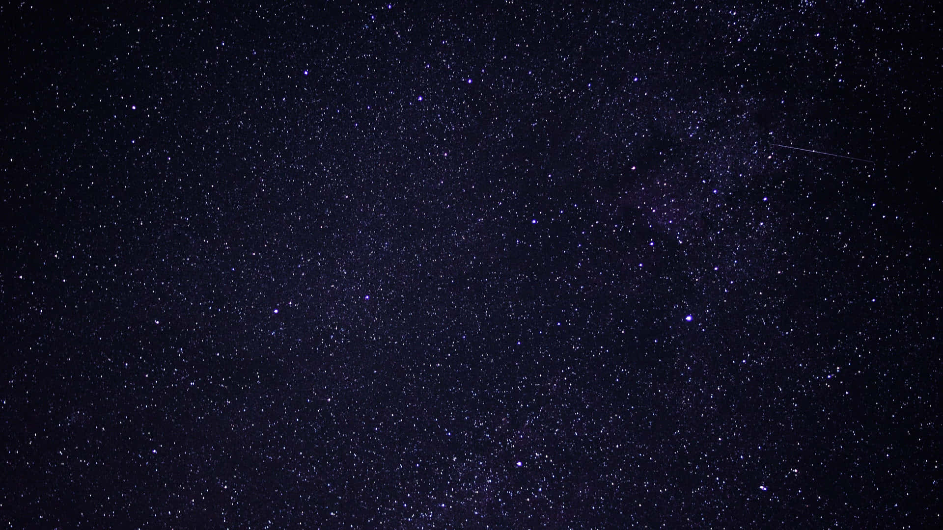 深靛藍色夜空中帶有星星和宇宙塵埃的銀河系