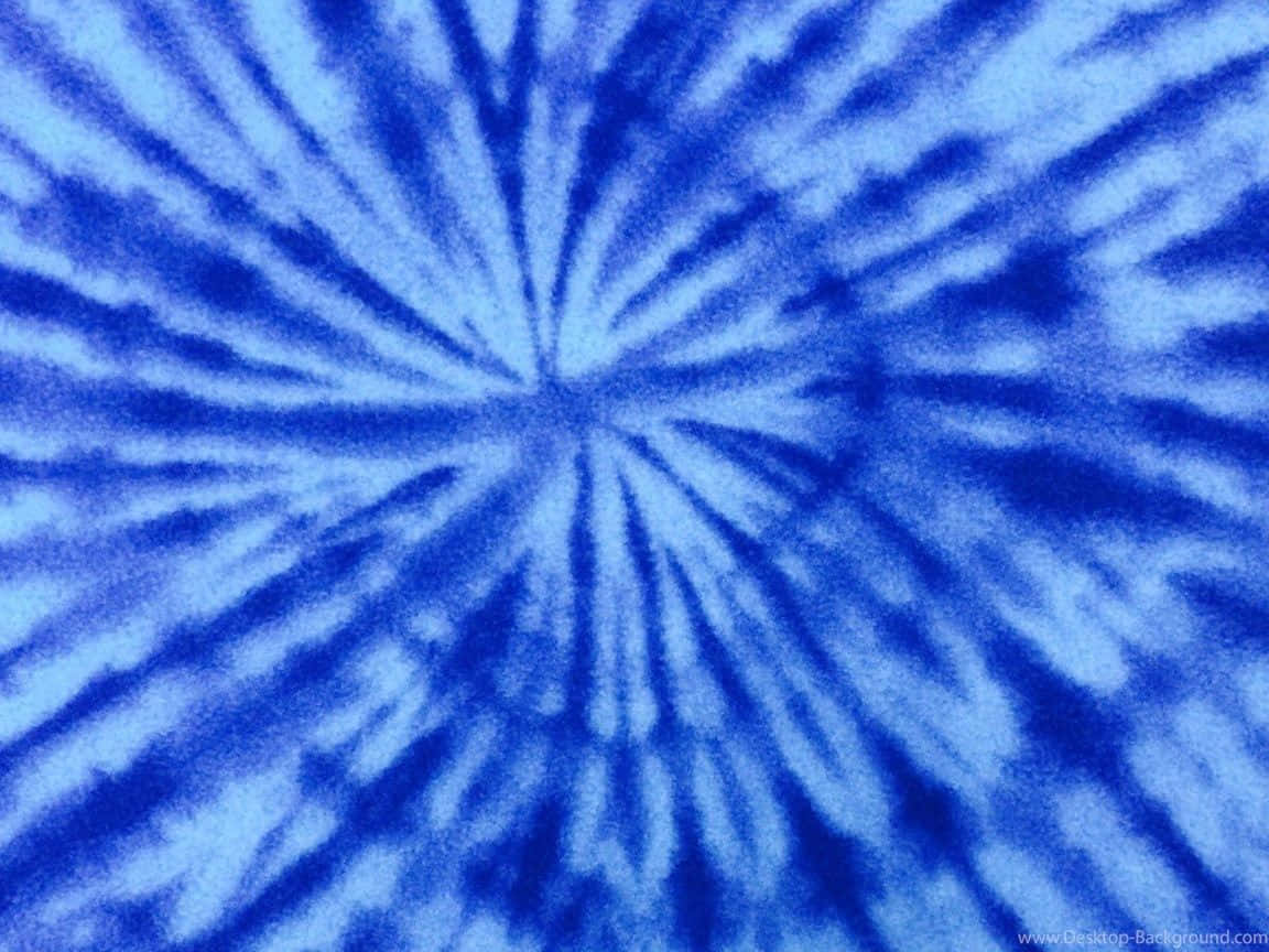 帶有旋轉徑向圖案的藍色紮染布料。