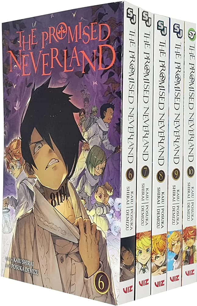 《约定的梦幻岛》書籍套裝圖像 壁紙 — 《約定的夢幻島》的動漫漫畫卷堆疊在一起，封面藝術展示了一個堅定的男孩和其他孩子在深紫色環境中。