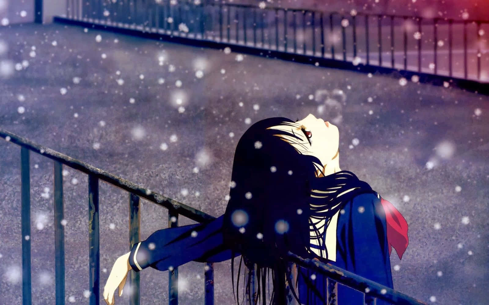 穿著校服的動漫女孩靠在欄杆上看夜晚的雪景。