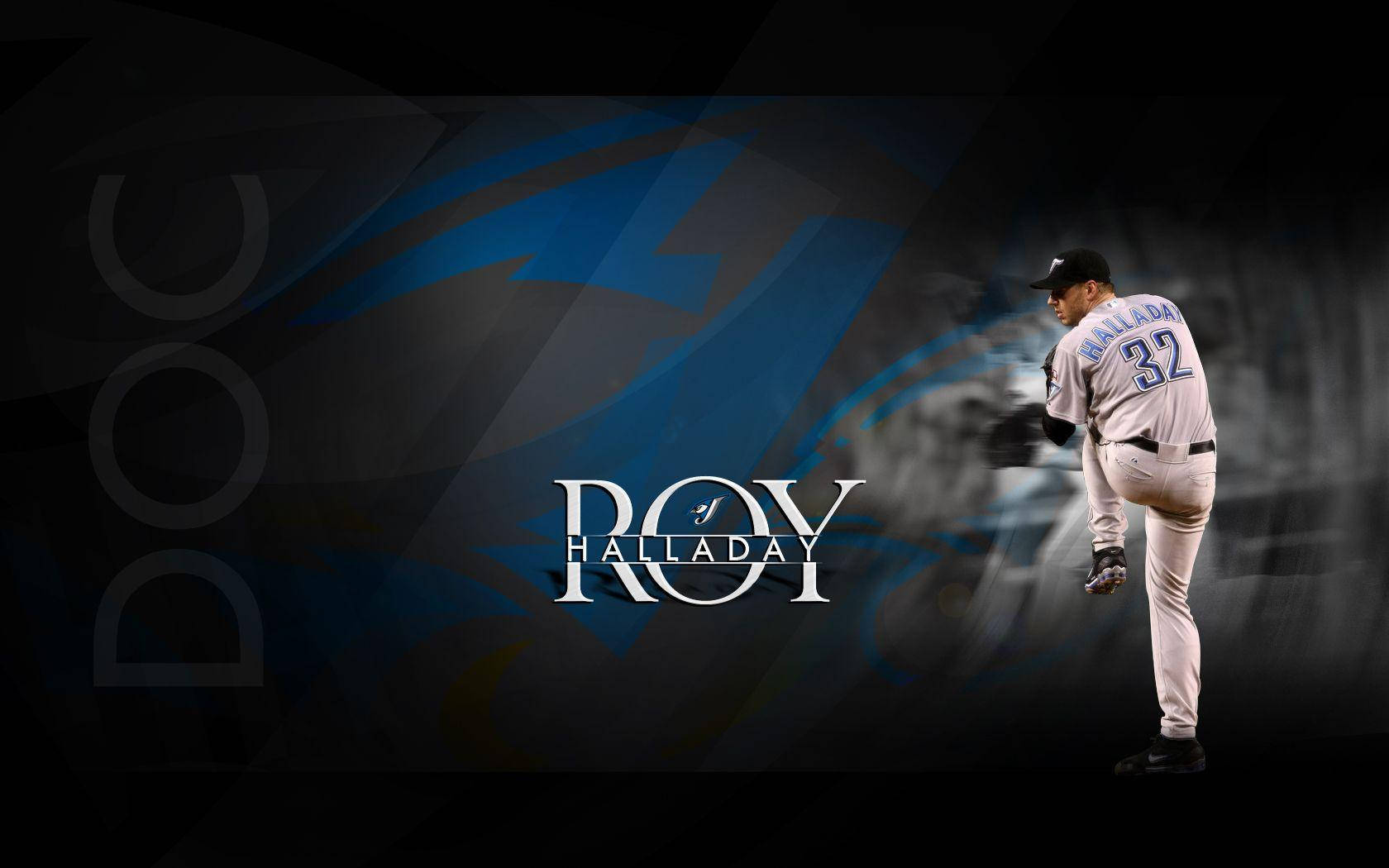 羅伊·哈勒戴黑白藍圖案 壁紙 — 身穿白色32號球衣的棒球投手Roy Halladay，在深色抽象藍色背景上，他的名字突出顯示，蓄勢待發。