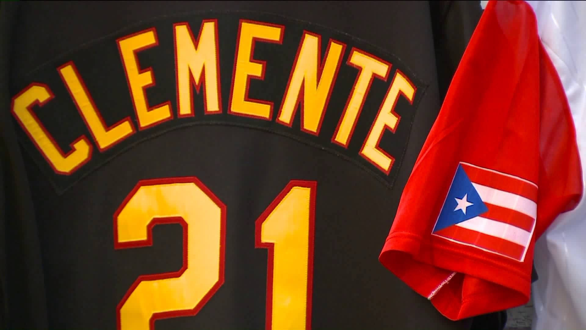 黑色棒球衣，Clemente 21，波多黎各國旗袖子