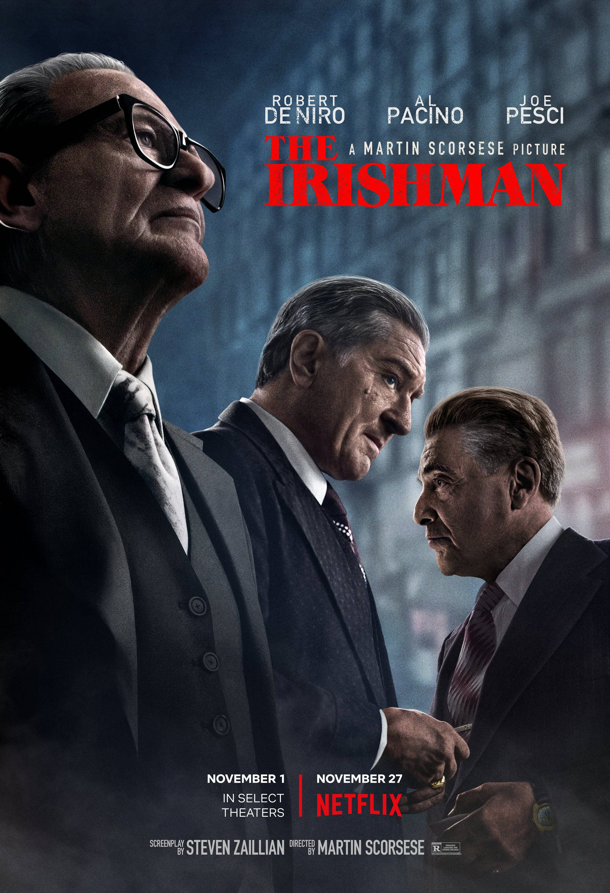 羅伯特·德尼羅《The Irishman》電影海報 壁紙 — 三位身穿西裝的年邁黑幫老大，在昏暗藍色燈光下的緊張城市小巷中站立，並疊加了電影字幕。