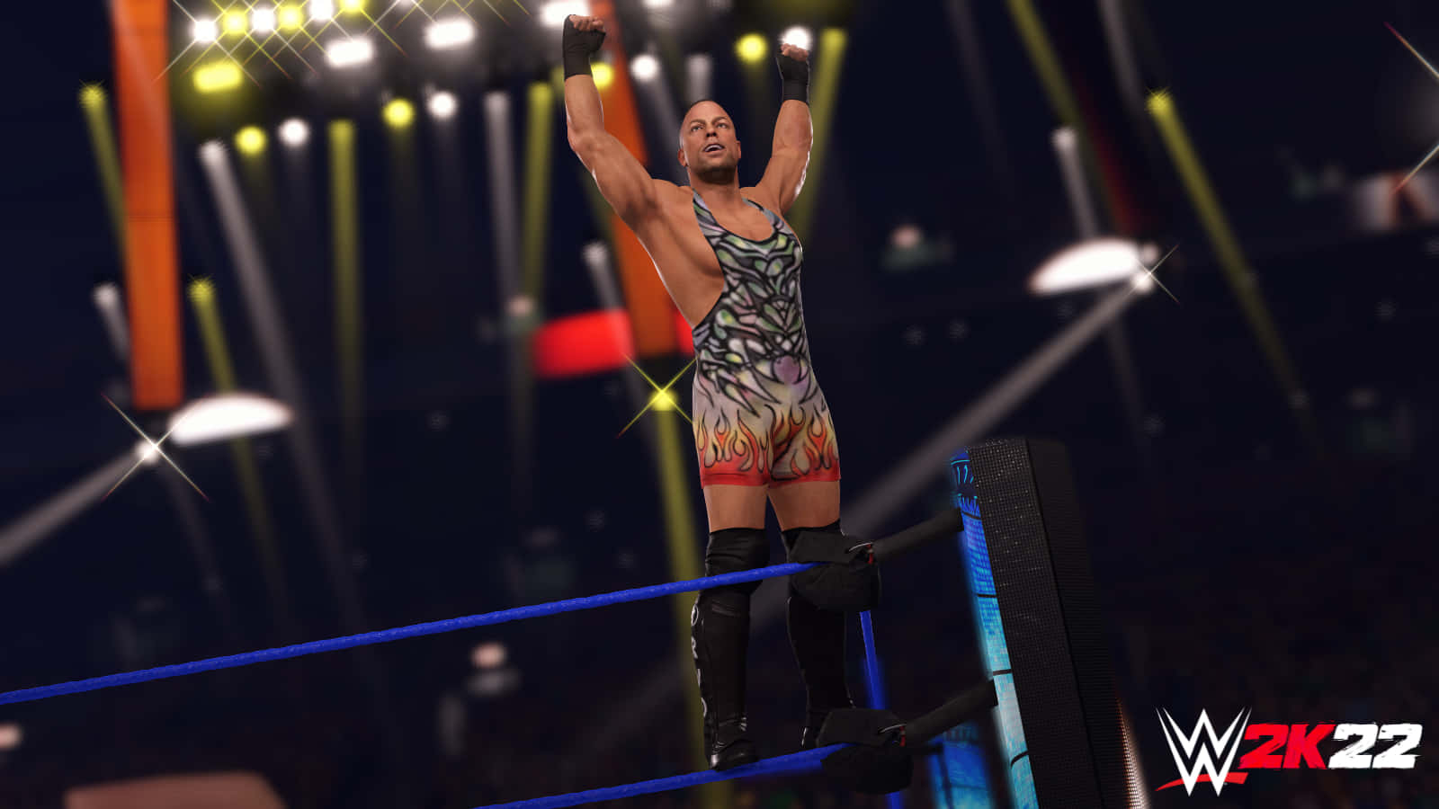 羅布·范·達姆在 WWE 2K22 中施展高飛動作 壁紙 — 一名身穿火焰圖案緊身衣的摔角手，在明亮的場館燈光下，勝利地站在摔角擂台的角柱上。