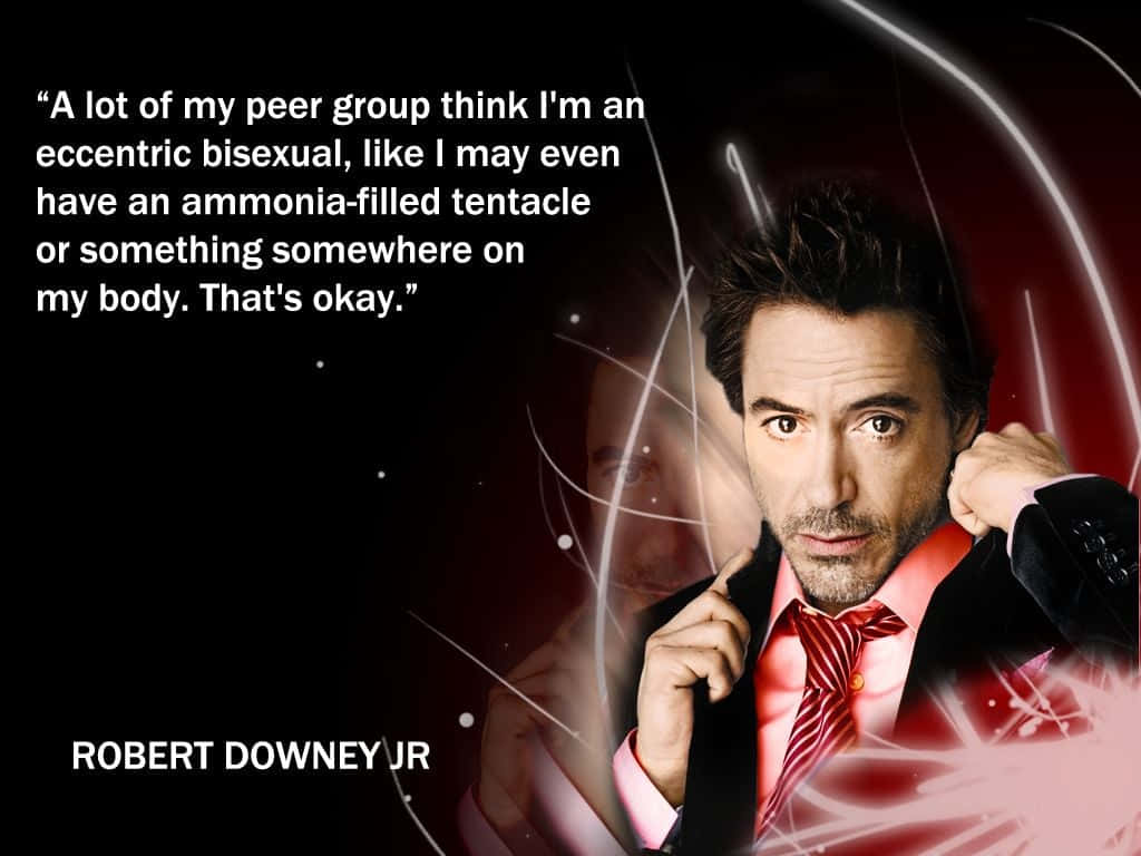 Iron Man Quotes 桌布 壁紙 — 羅拔·唐尼身穿筆挺西裝配紅色領帶，在黑暗抽象背景中帶有發光線條和引言疊加，表情強烈。