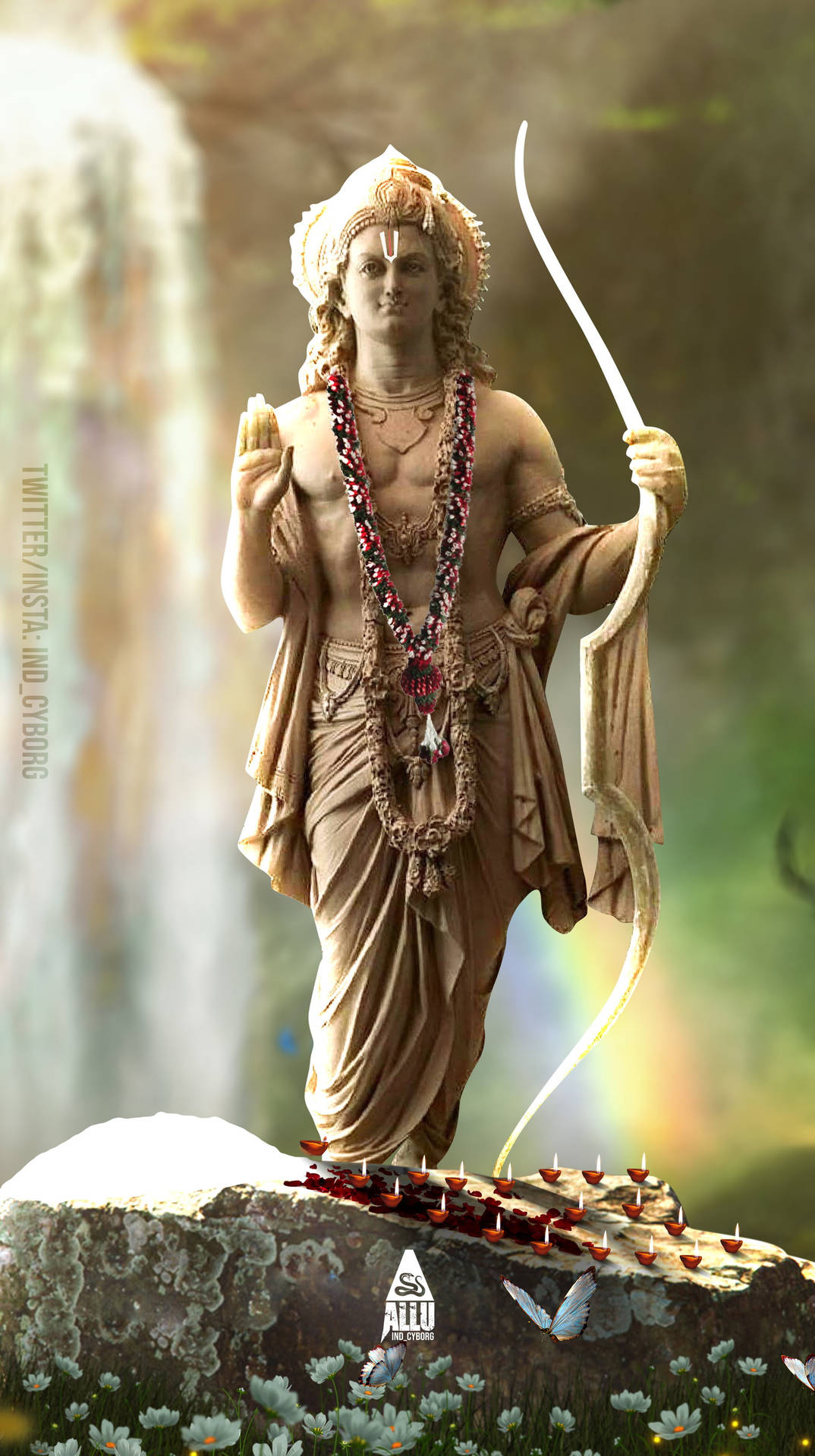 濕婆神雕像手持弓箭立於瀑布和花朵附近的岩石上。