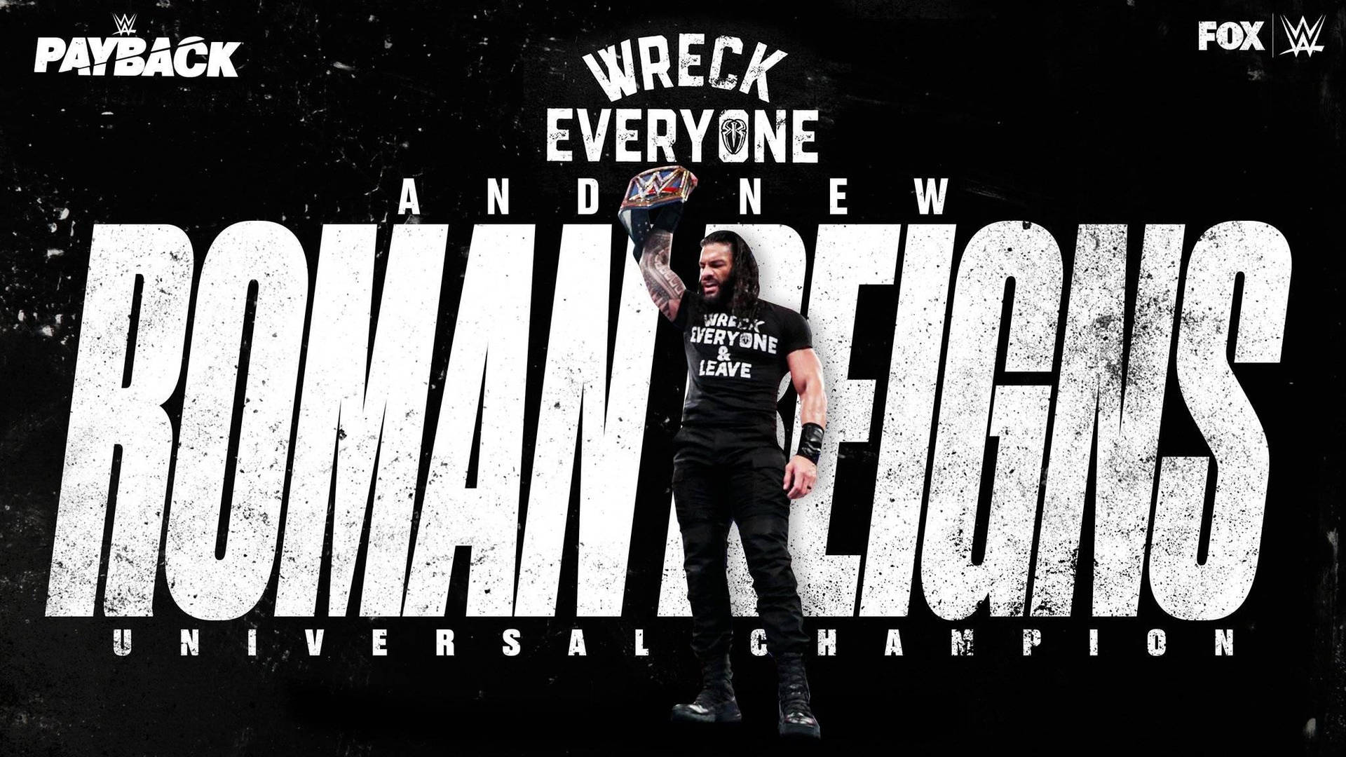 Roman Reigns 手持WWE環球冠軍腰帶，背後有粗體文字。