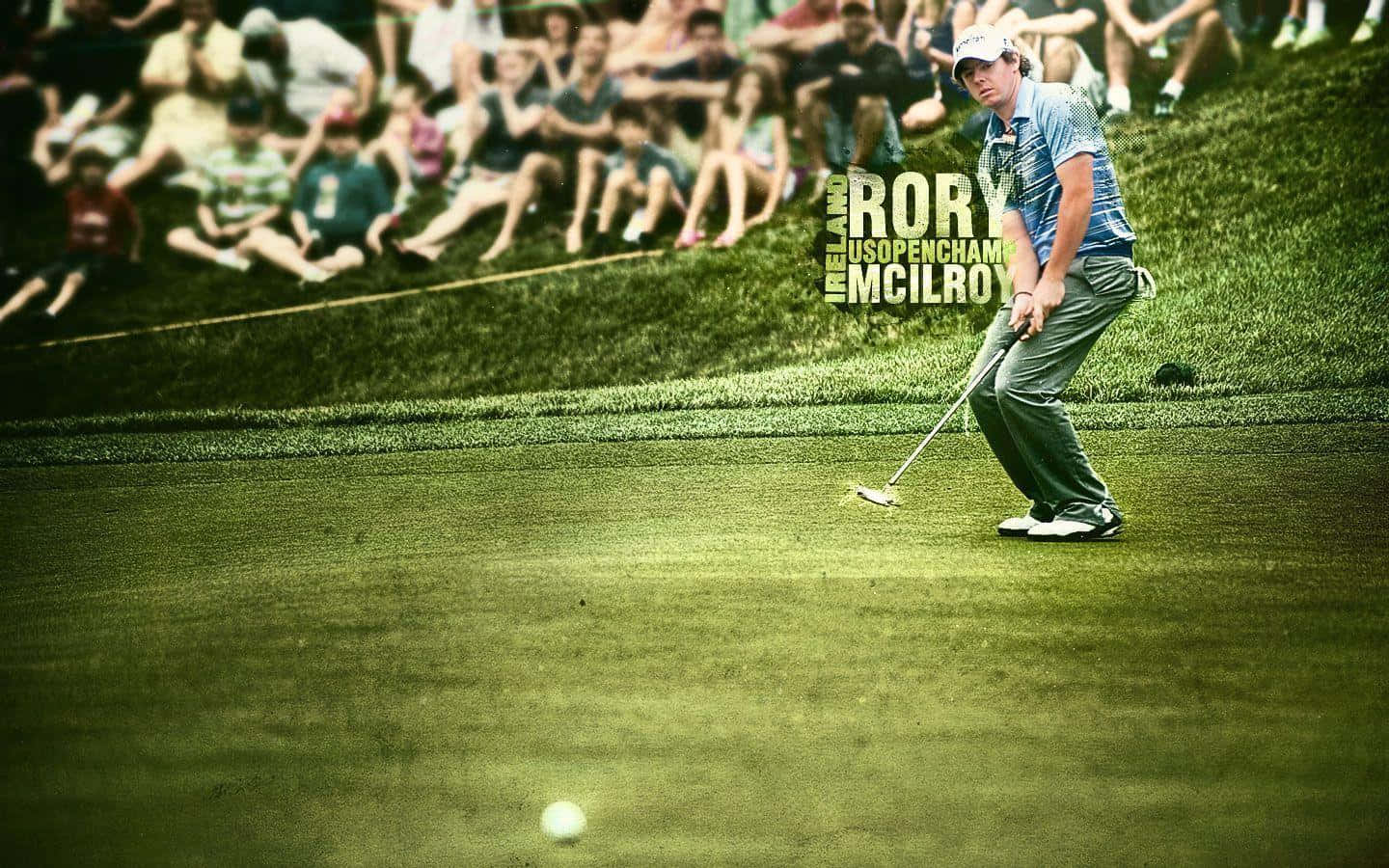 職業高爾夫球手Rory McIlroy在陽光明媚的高爾夫球場上揮桿，有觀眾在旁。