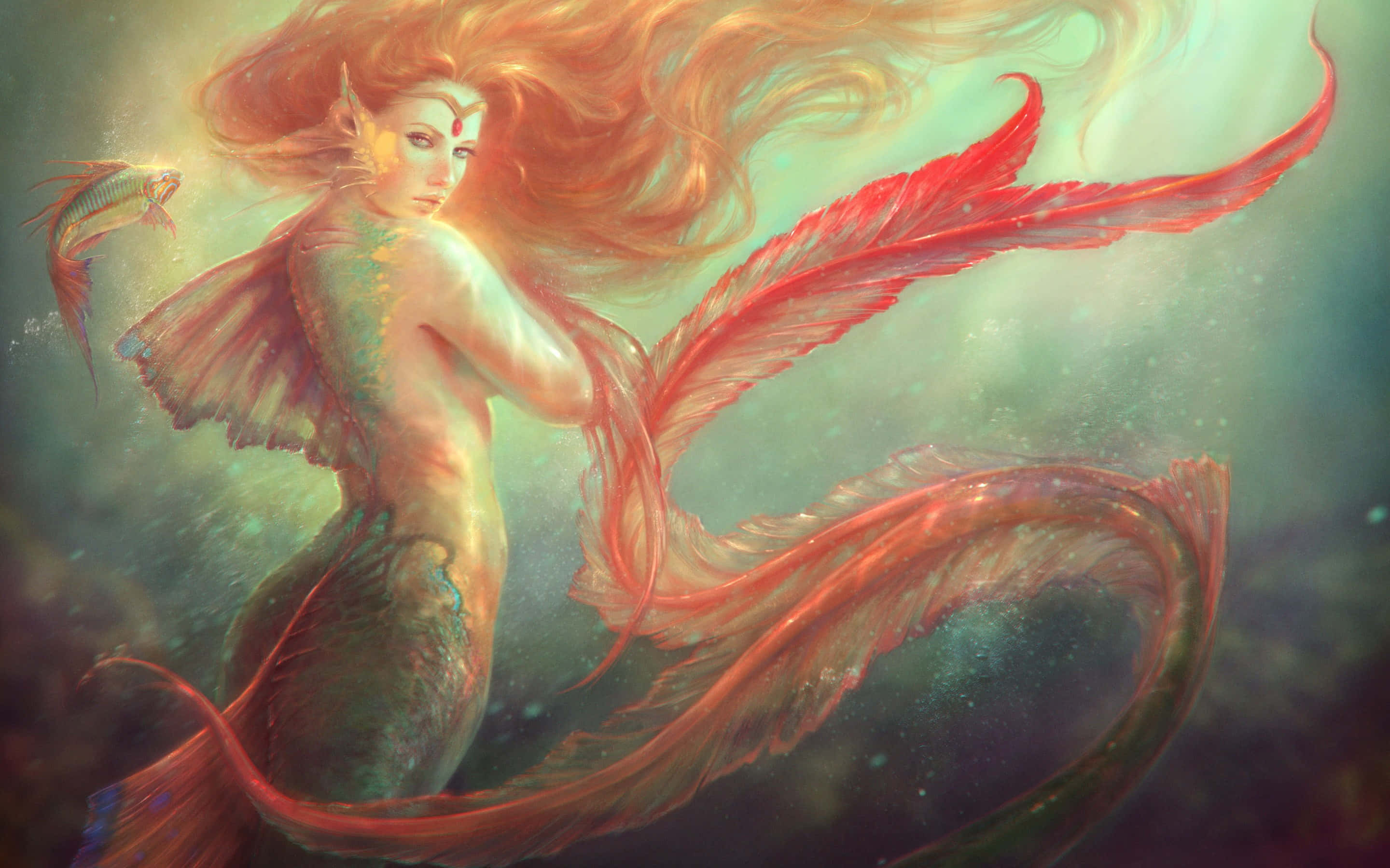 美人魚詭魅海之色彩圖 壁紙 — 一位光芒四射的美人魚，擁有飄逸的紅髮和鮮紅的尾巴，伴隨著一條小魚在神秘的水下王國中滑行。