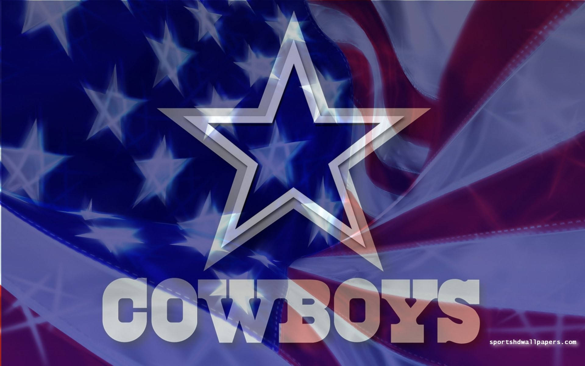 美國國旗前的達拉斯牛仔隊標誌 壁紙 — 銀色星星標誌和 'COWBOYS' 文字疊加在飄揚的美國國旗上，帶有星星和條紋。