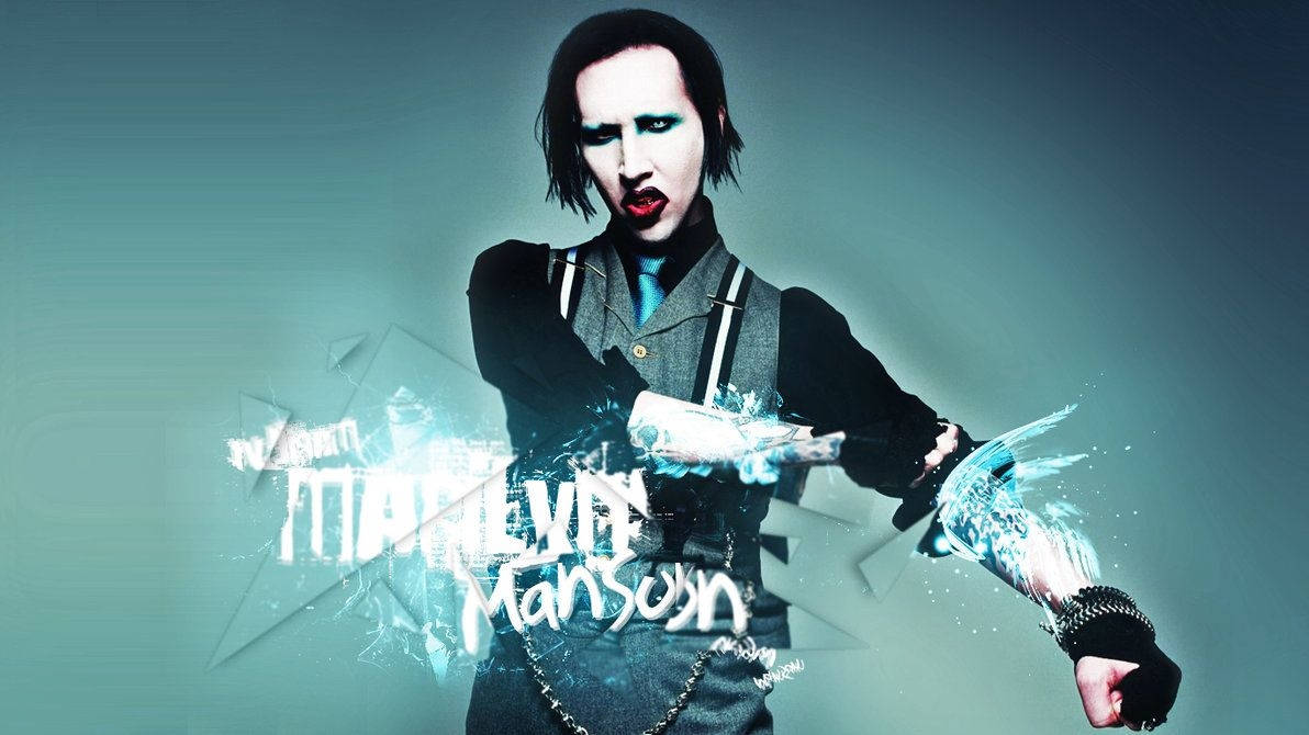 Marilyn Manson 雙手發出藍色發光能量效果。