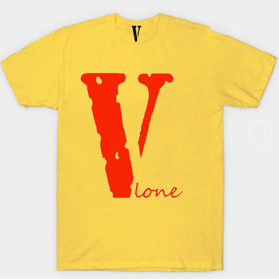 黃色T恤，紅色V和lone文字設計。