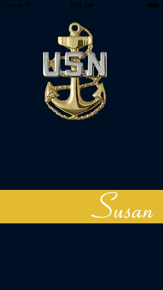 美國海軍陸戰隊準備行動 壁紙 — 一個金色USN船錨徽章居中於深藍色背景上，帶有黃色橫幅，以白色草書顯示名字Susan。