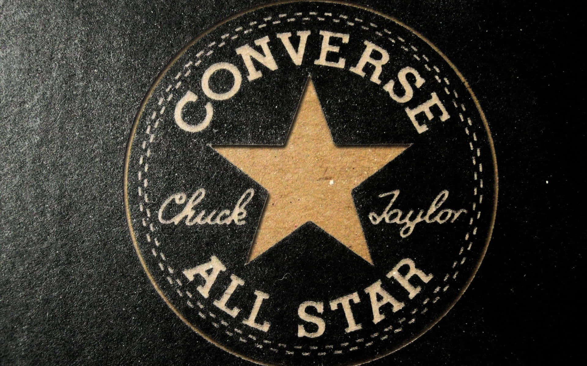 黑色布料上的 Converse Chuck Taylor All Star 標誌布章。