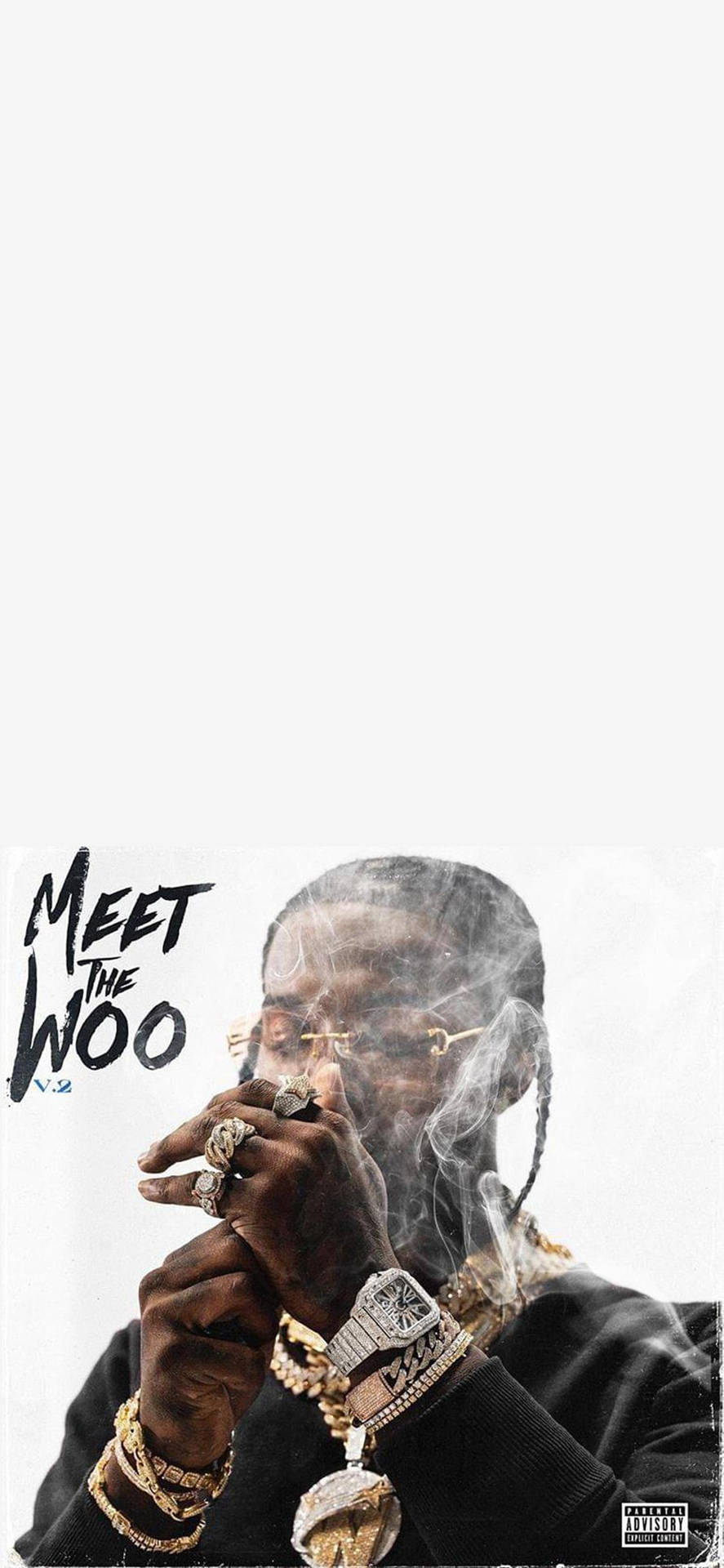 梳辮子、戴金飾的男人抽雪茄，帶有「Meet the Woo」文字。