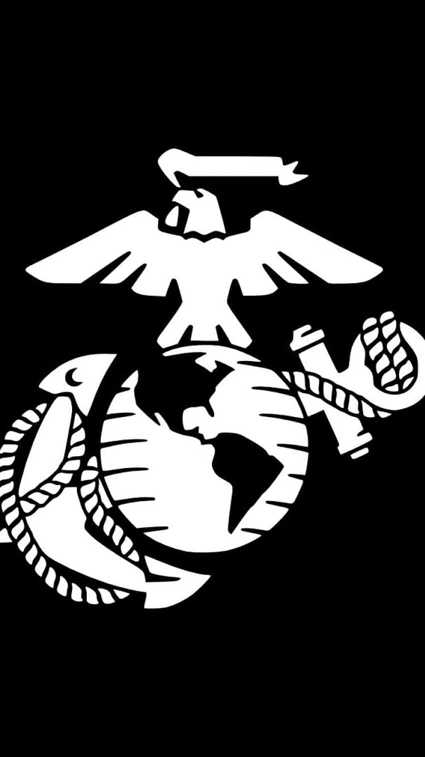 美國驕傲 壁紙 — 一個鮮明的白色美國海軍陸戰隊徽章，帶有鷹、地球和錨，在純黑色背景上突出顯示。