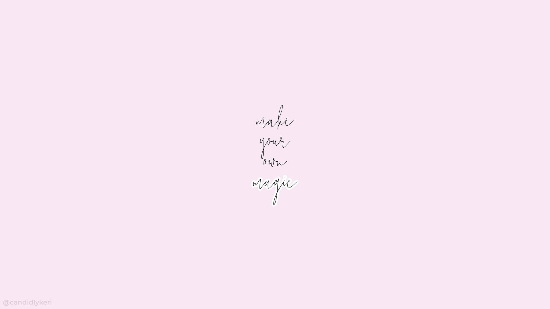 粉紅色背景，草書文字 make your own magic — 美學 MacBook 壁紙 壁紙