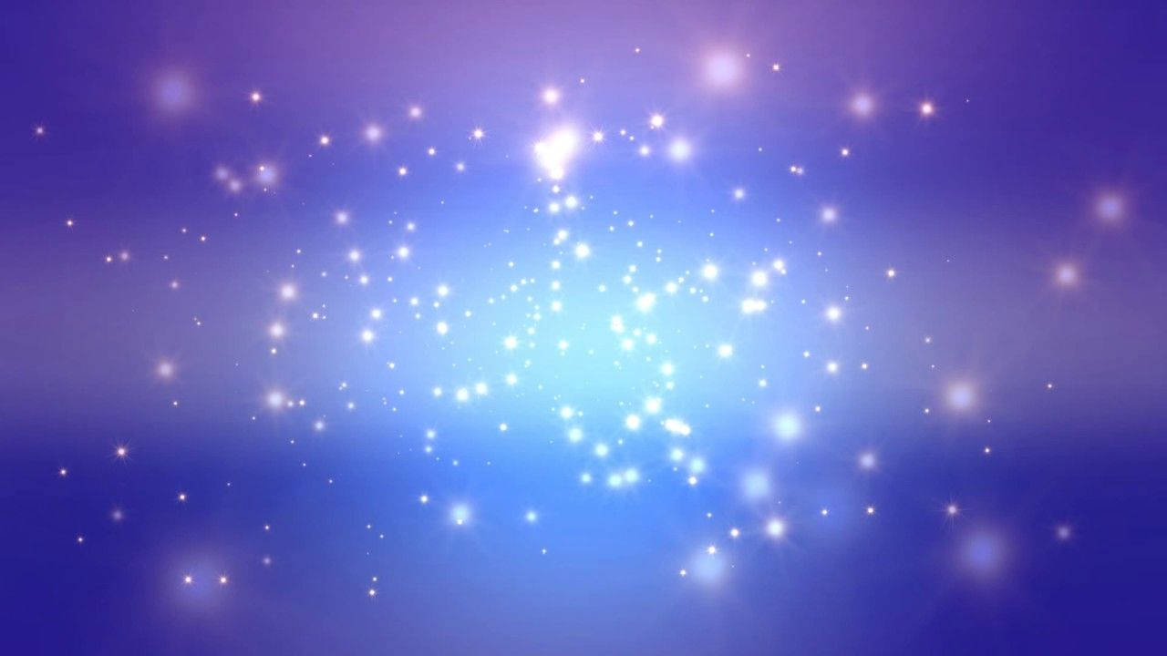 美學 YouTube 亮星 壁紙 — 一團閃耀的白色星星從柔和的藍色漸變天空過渡到深紫色中迸發出來。