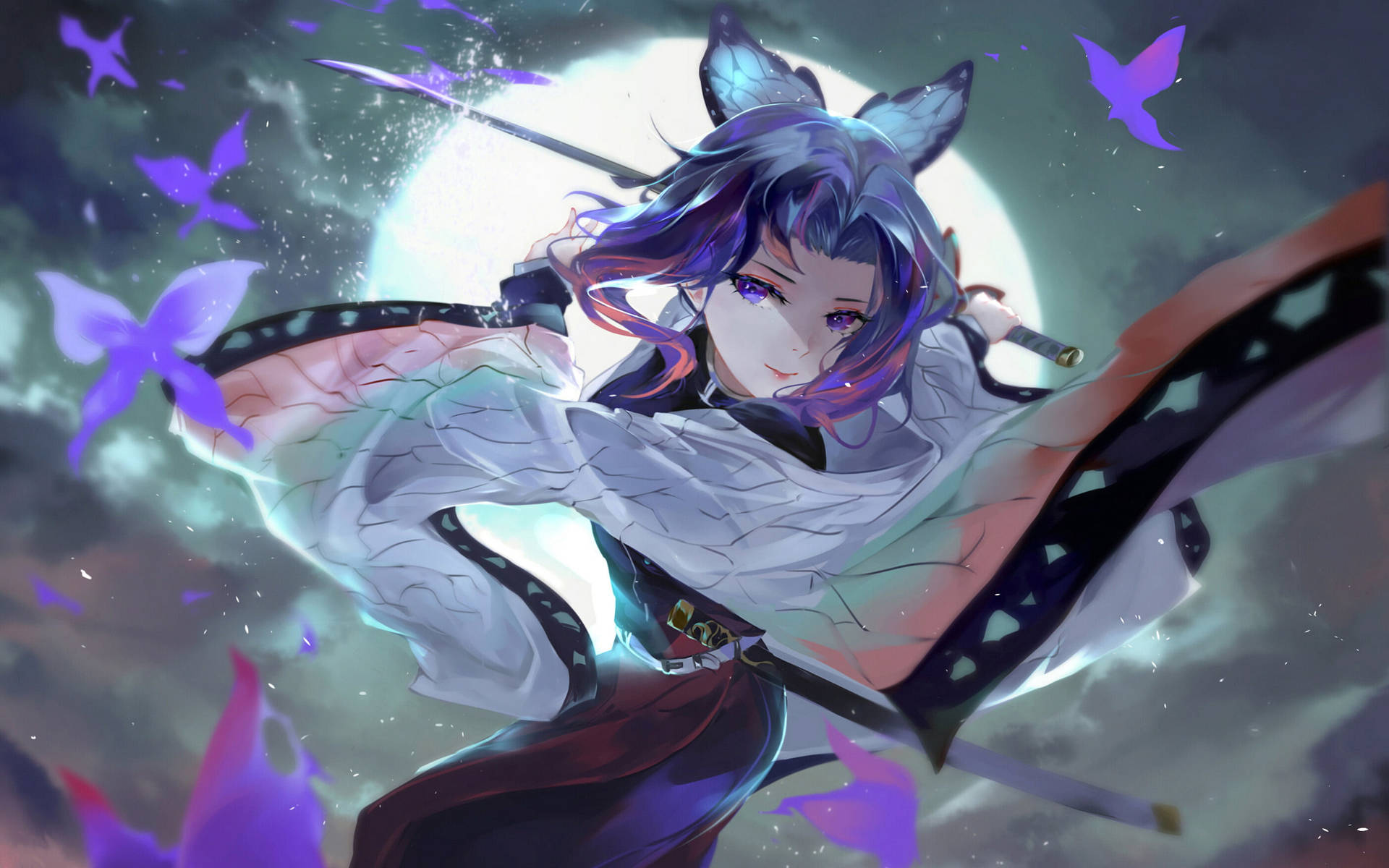 美學《鬼滅之刃》劍士蛇柱雛鶴PFP 壁紙 — 一位紫髮狐耳動漫戰士在滿月背景下揮舞劍，周圍有飄浮的蝴蝶。