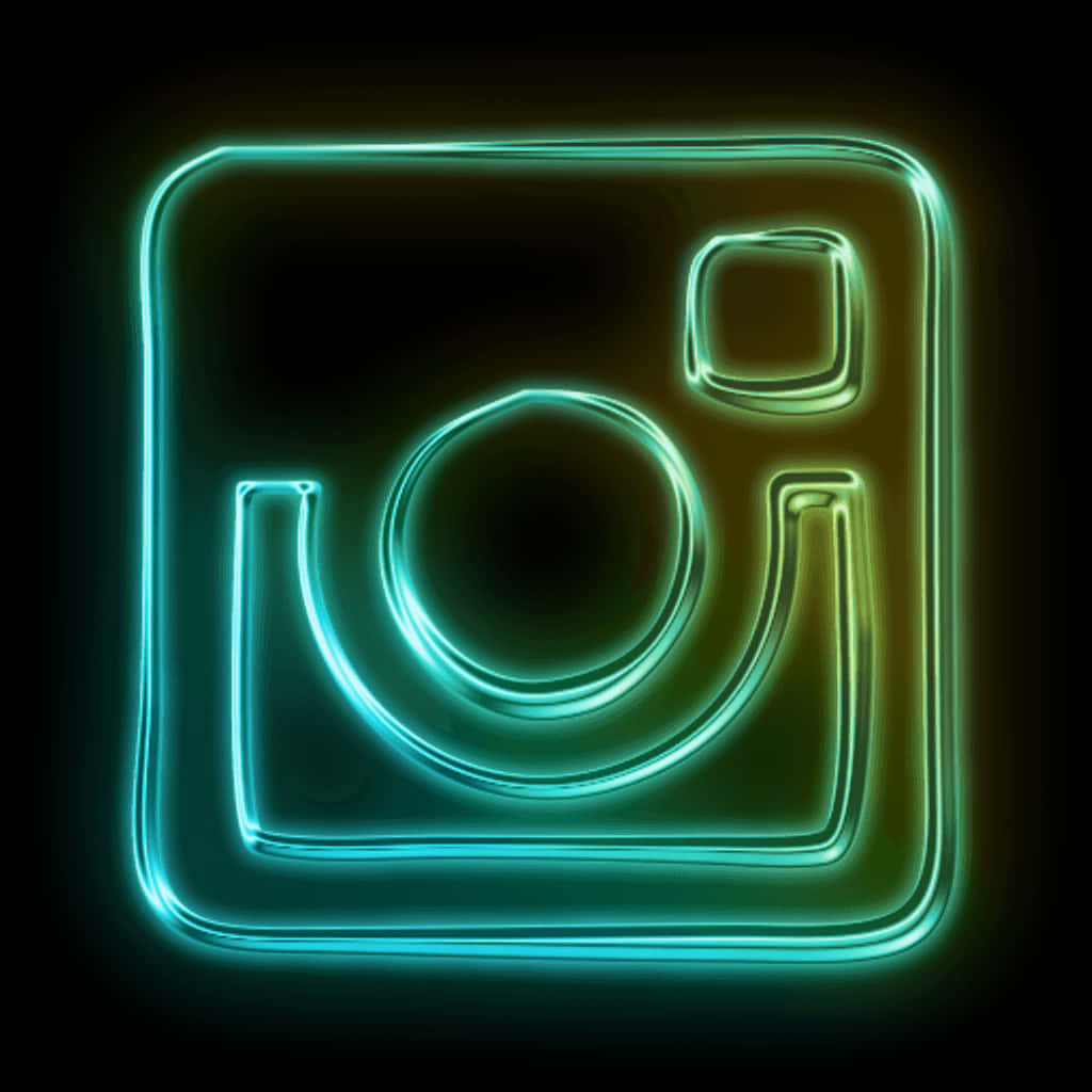 螢光綠色Instagram標誌在黑暗背景上發光。