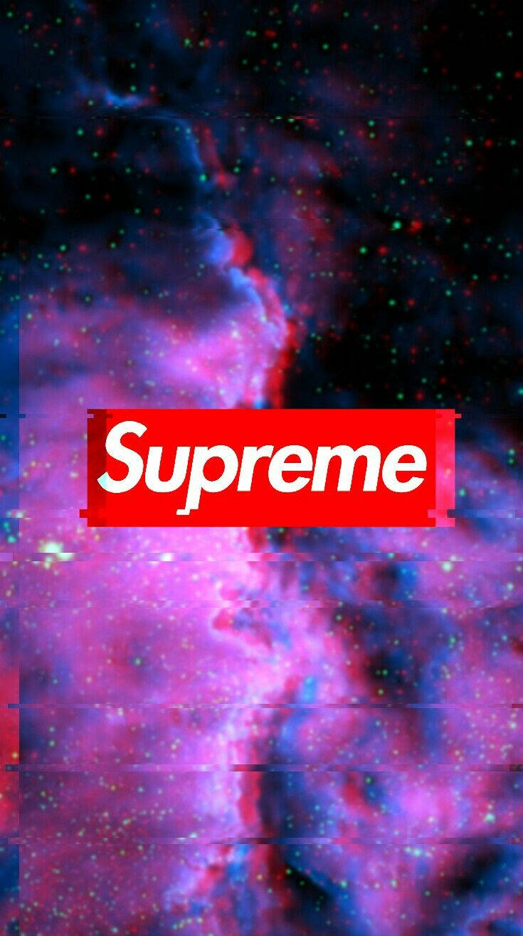紅色Supreme標誌在色彩繽紛的星空背景上。