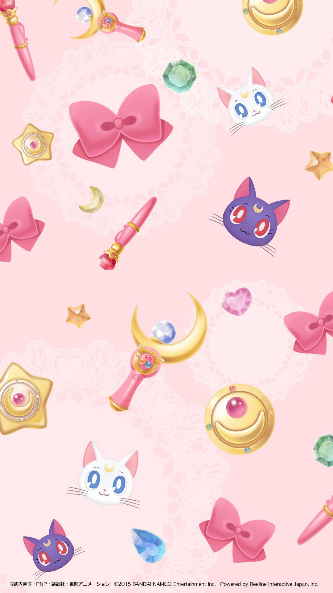 美少女戰士 iPhone 劇中物品特寫 壁紙 — 粉紅色背景，裝飾有漂浮的Sailor Moon主題物品，如新月、魔杖、蝴蝶結和貓咪吉祥物。