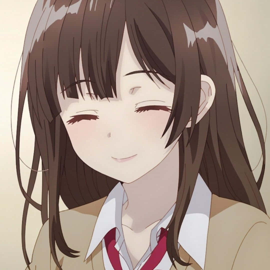 動畫女孩穿著校服，閉著眼睛，棕色頭髮微笑。