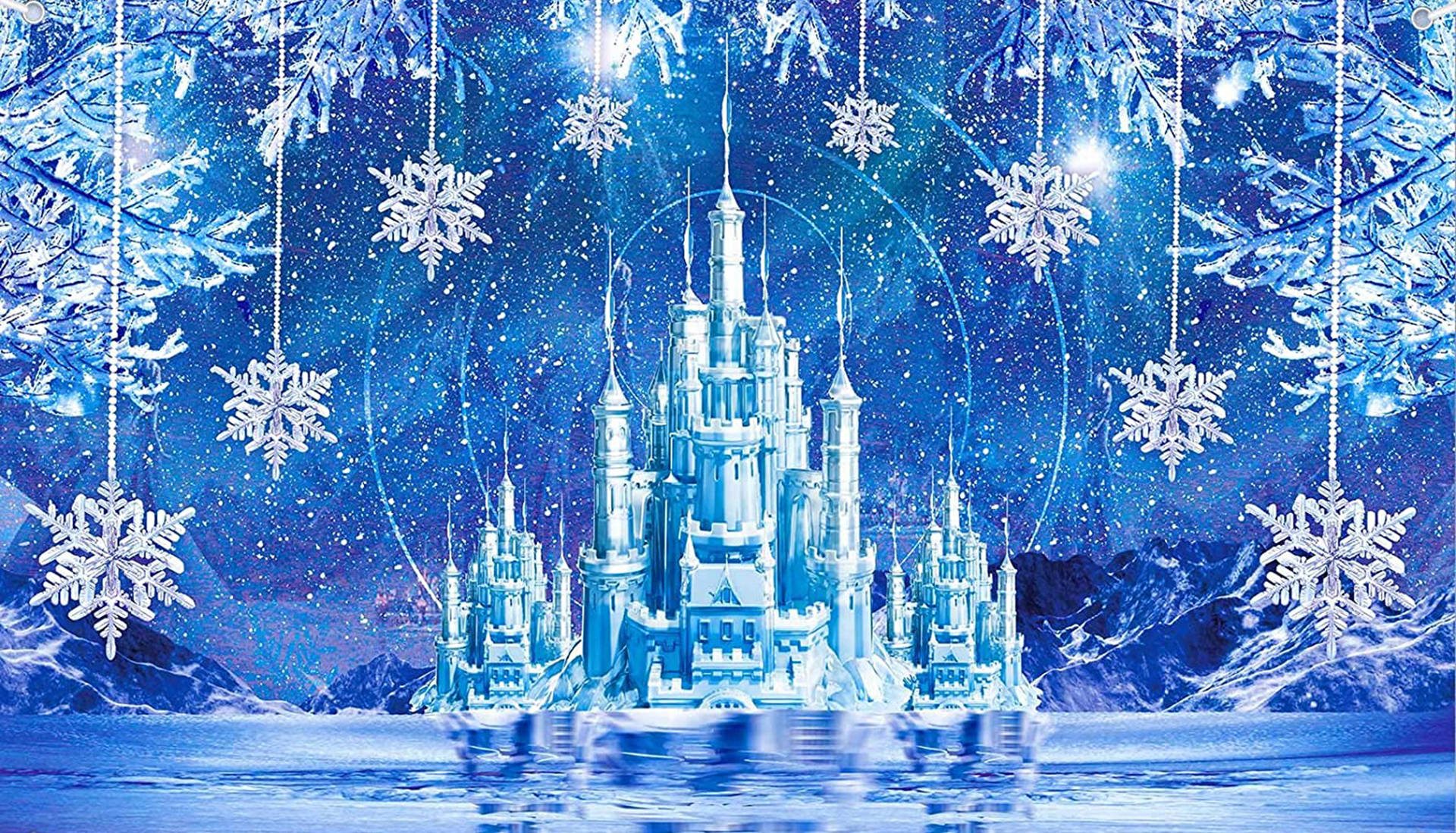美麗冰雪王國城堡藝術 壁紙 — 一座宏偉的冰城堡在繁星點點的冬日天空下閃耀，懸掛的雪花和冰樹環繞著場景。
