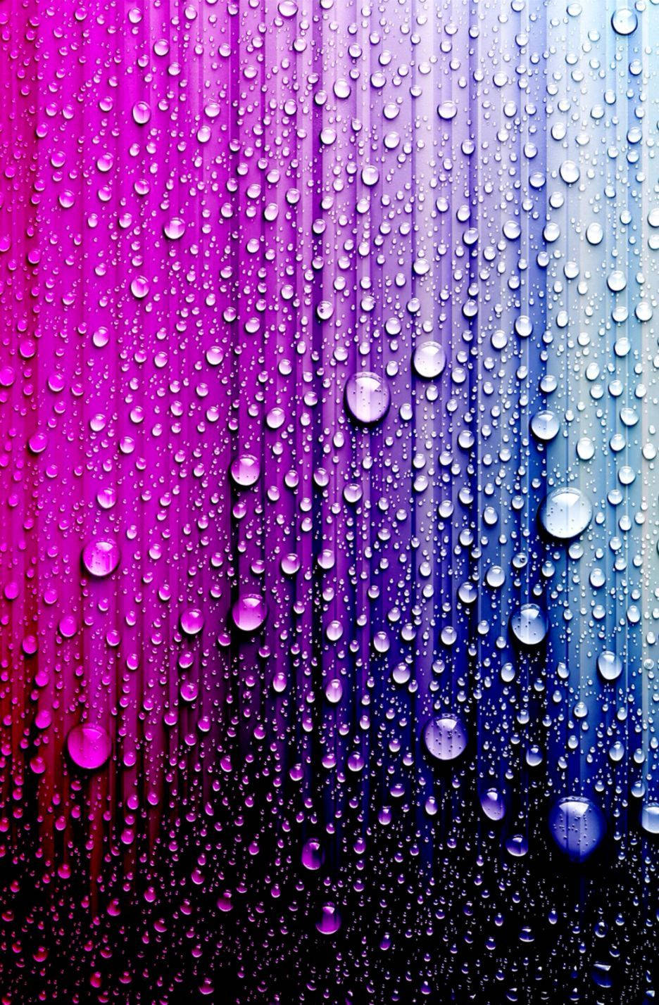 彩色漸變表面上的雨滴反射光線。