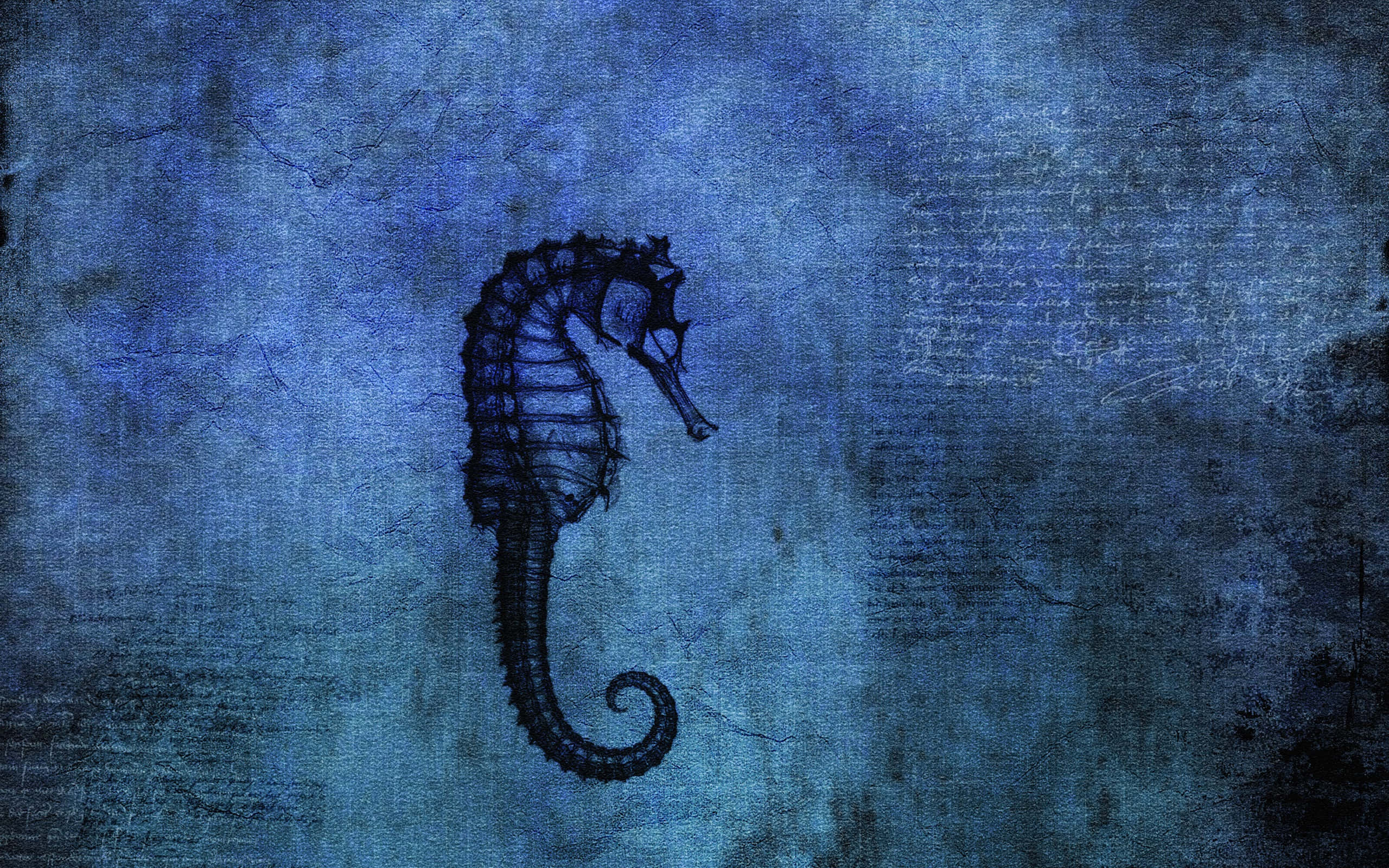 美麗海馬悠然游過 壁紙 — 一個深色海馬剪影，襯托著帶有細微裂紋效果的紋理藍色水下背景。
