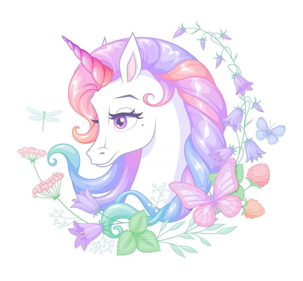 美麗的獨角獸、花朵與蝴蝶圖像 壁紙 — 一隻異想天開的卡通獨角獸，擁有粉彩彩虹鬃毛和尾巴，周圍環繞著花朵、蝴蝶和一隻蜻蜓。