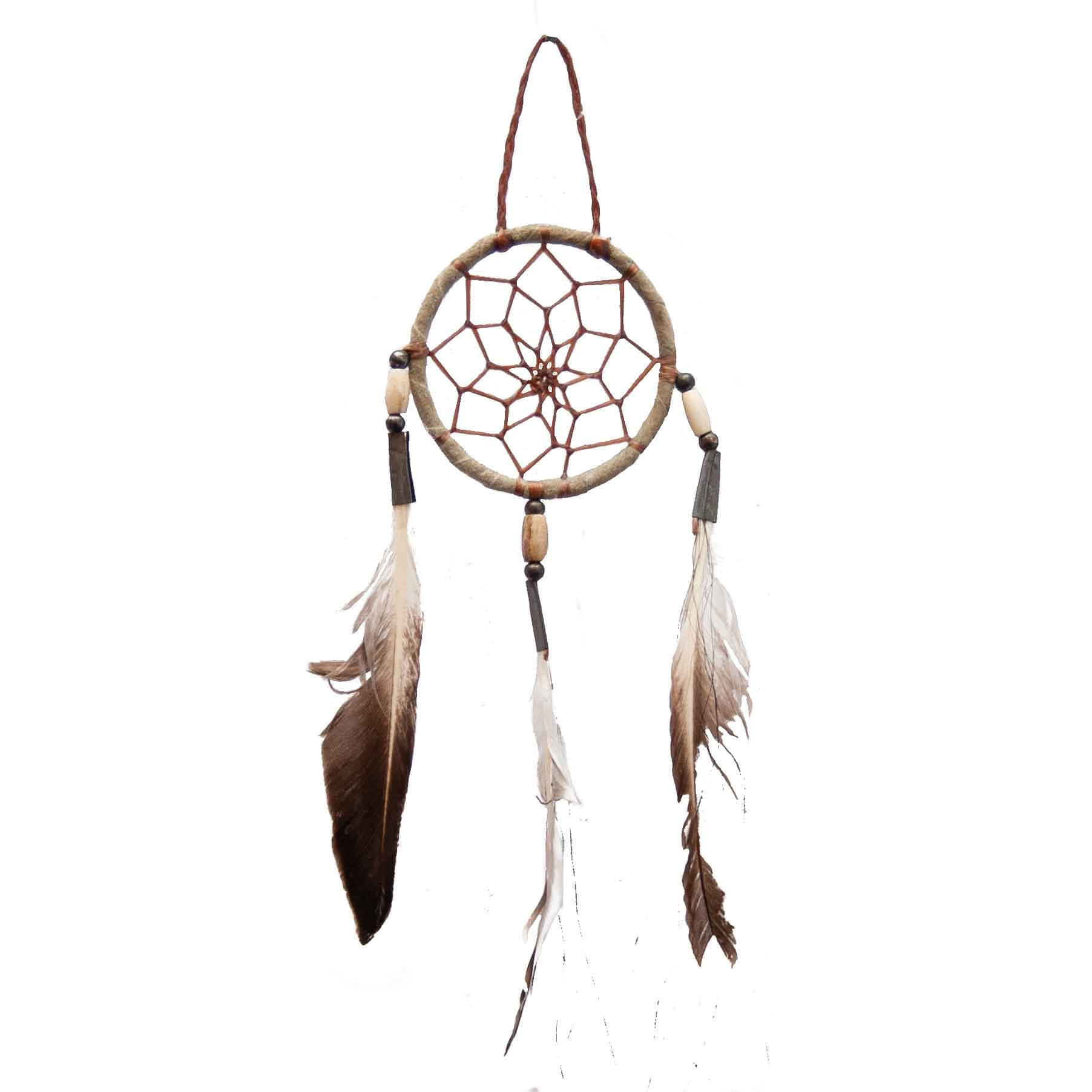 羽毛捕夢網懸掛於白色背景上 壁紙