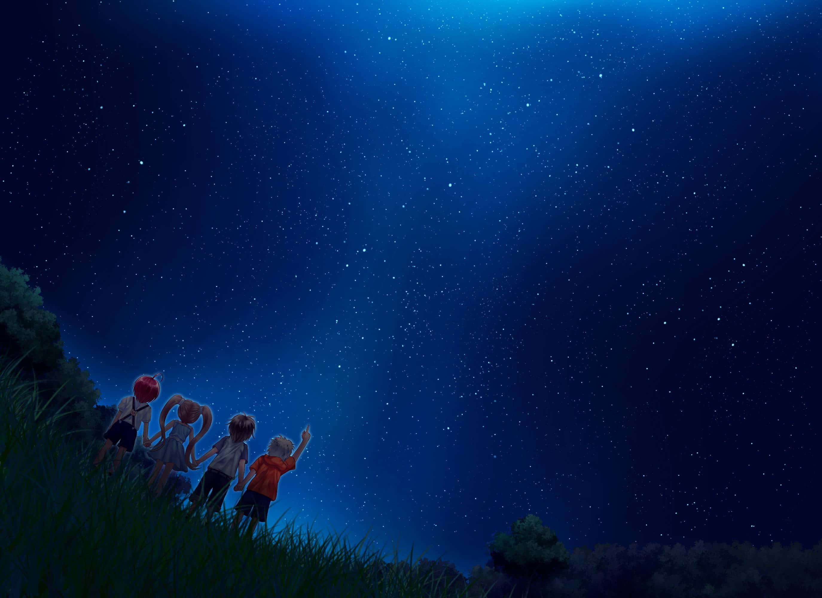翱翔於奇幻動漫世界的天空 壁紙 — 四個孩子夜晚站在長滿草的山丘上，仰望廣闊的星空，散發著宇宙藍光。