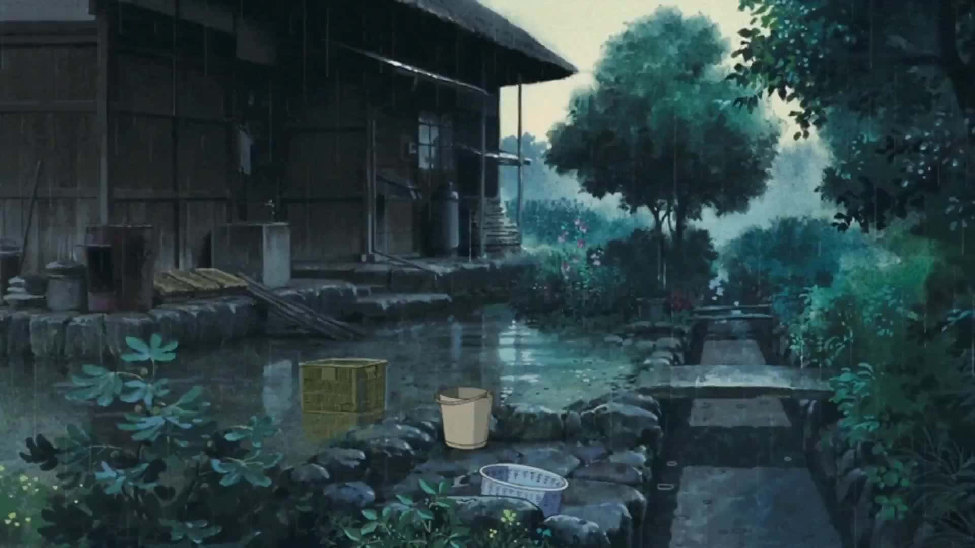 在木屋旁綠意盎然的花園中的一個雨天，有條石徑。