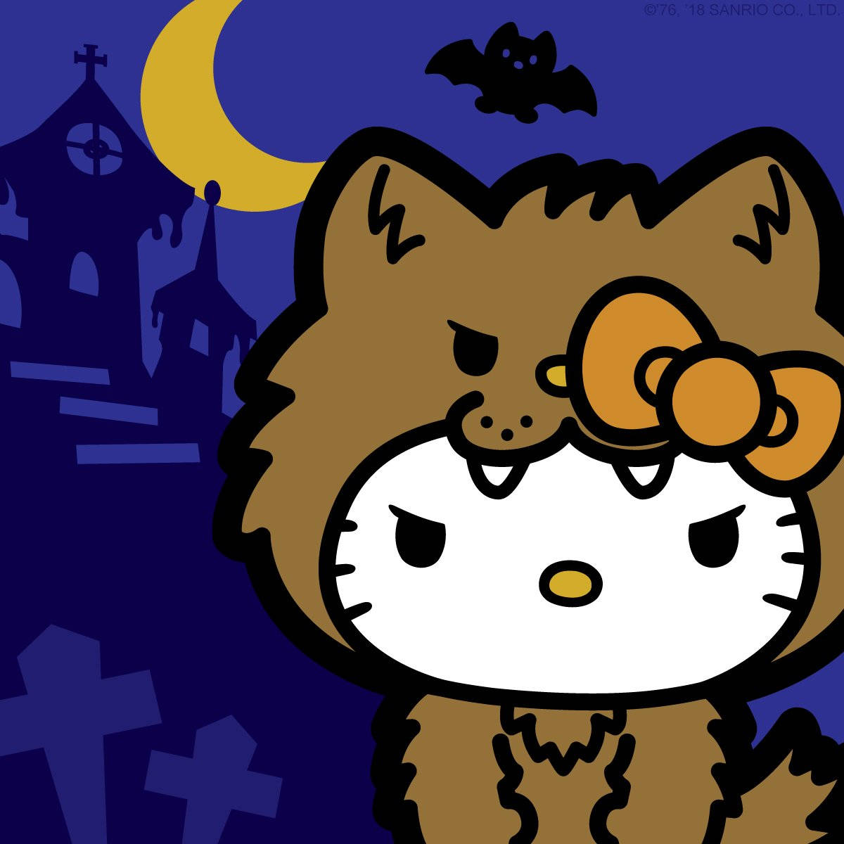 老虎造型Hello Kitty萬聖節 壁紙 — Hello Kitty 打扮成狼人，有尖牙和蝴蝶結，在黃色新月下，背景是詭異的藍色夜景，有鬼教堂和蝙蝠。