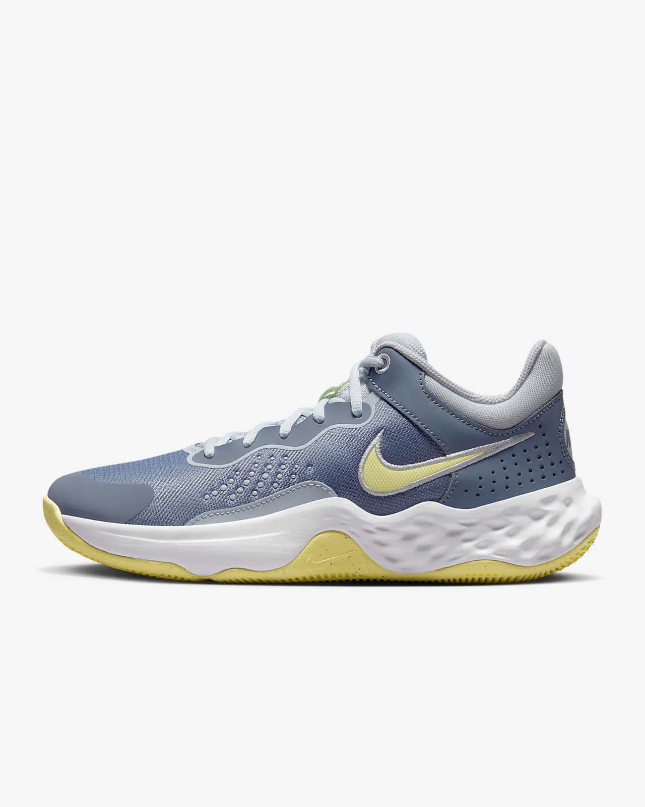 灰色和黃色的Nike籃球鞋，帶有穿孔鞋面和緩震鞋底。