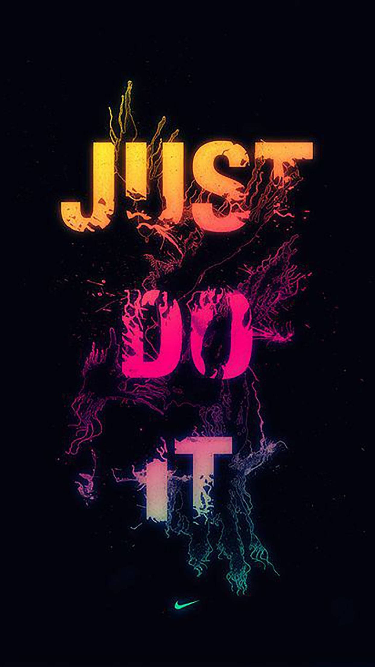 耐克女孩Just Do It標語 壁紙 — 大膽的霓虹文字 'JUST DO IT' 在黑色背景上迸發出熾熱的橙色、粉紅色和藍綠色能量，並帶有一個細小的 Nike 剔號。