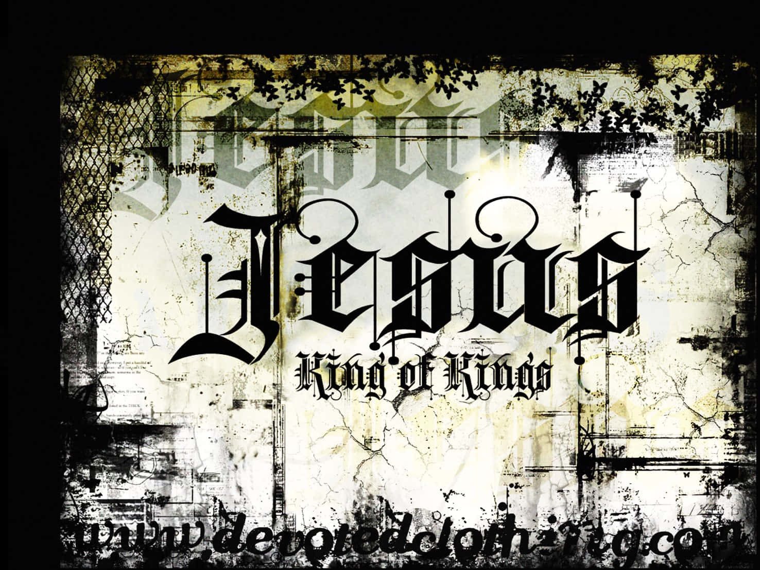哥德式文字在裂開的牆壁上顯示Jesus King of Kings，帶有藤蔓和頹廢效果。