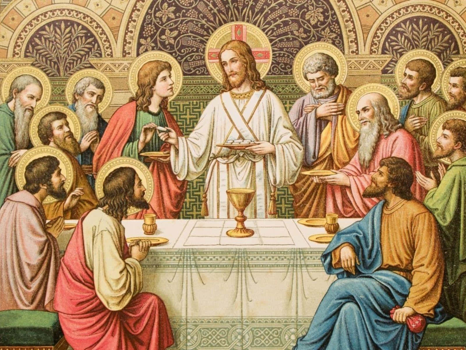 The Last Supper 桌布 壁紙 — 耶穌基督在最後的晚餐中，在一個裝飾華麗、帶有金色光環和華麗圖案的房間裡與門徒分享餅和酒。
