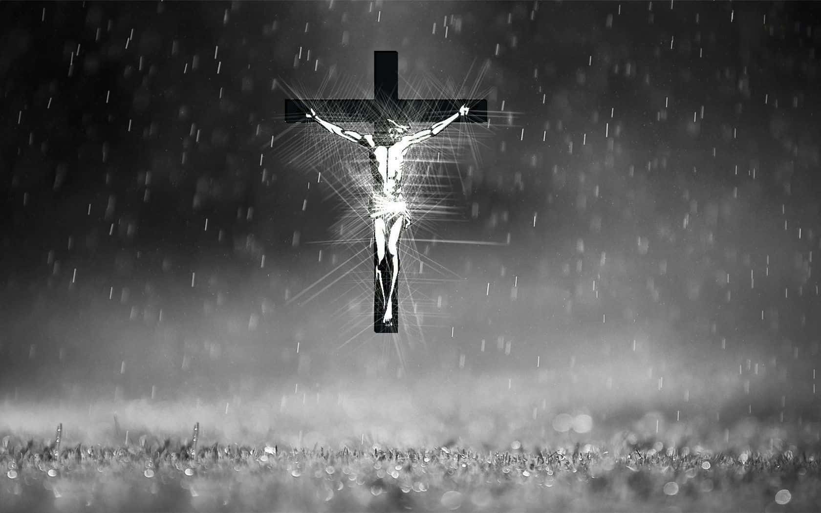 雨中的發光 crucifixion 人物，光線射向霧氣瀰漫的田野。