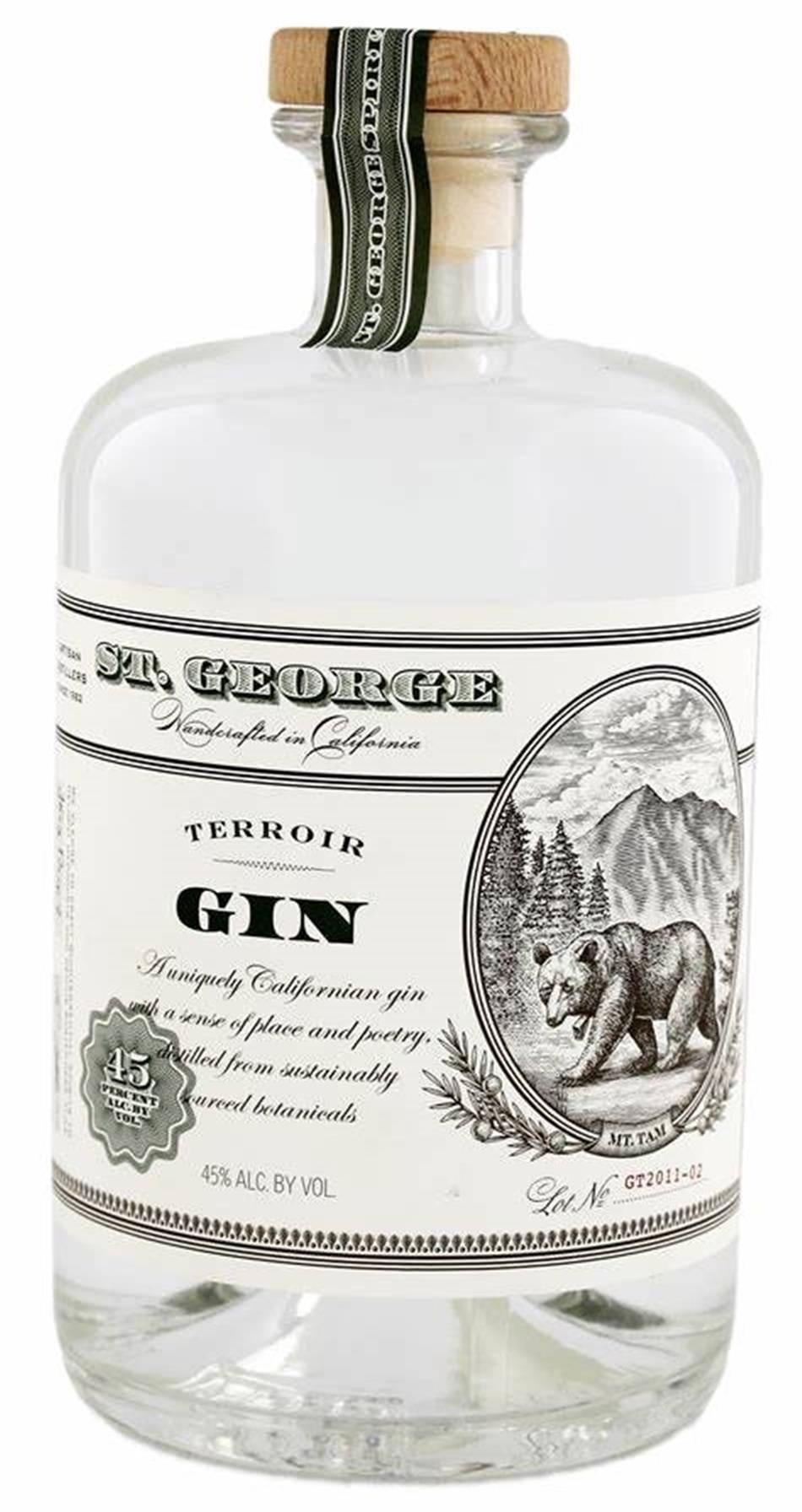 St George Terroir Gin 酒瓶，帶有熊標籤和木蓋。